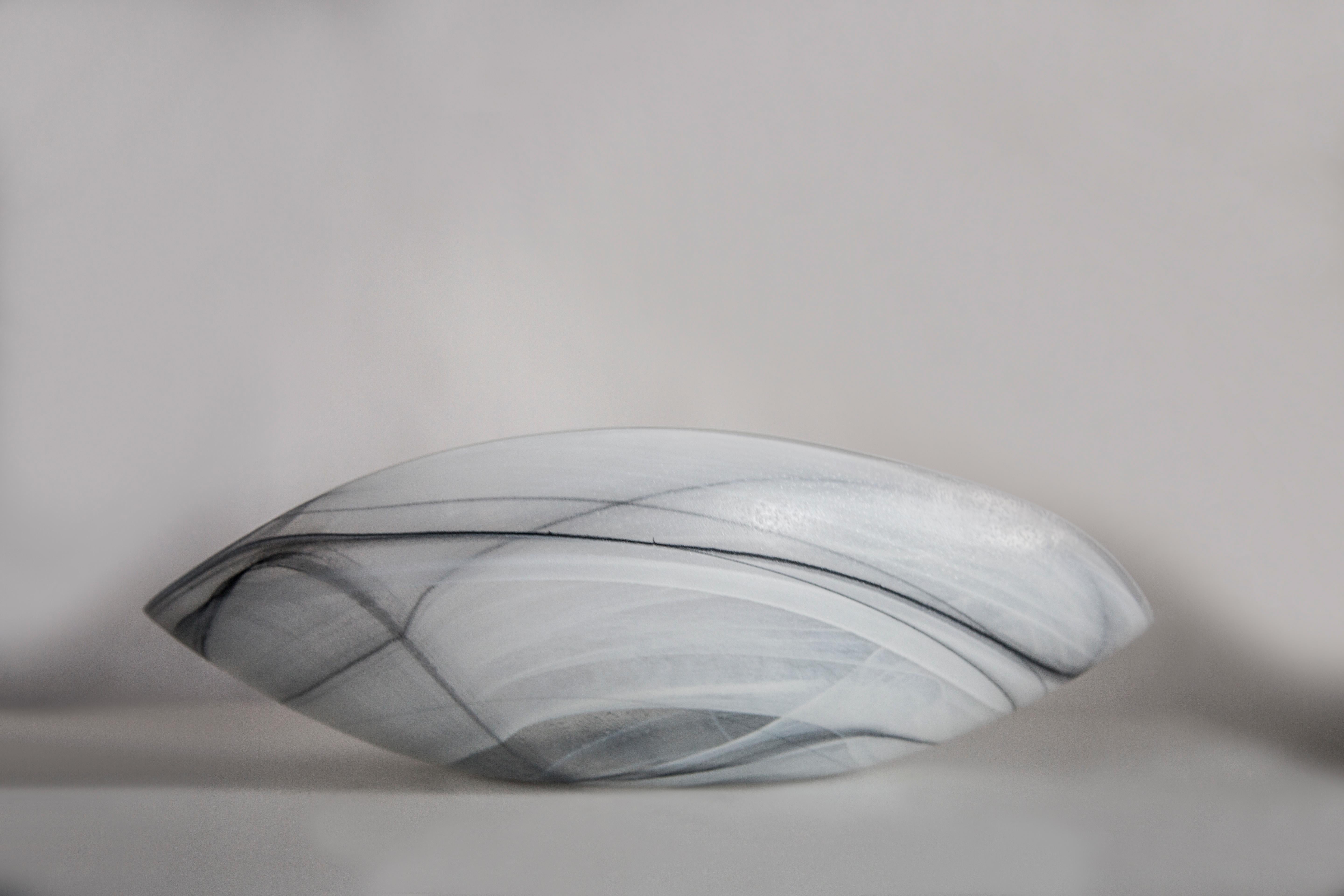 Mid Century Style Murano Glass Big Black and White Bowl, Italy, 2000s For Sale 2