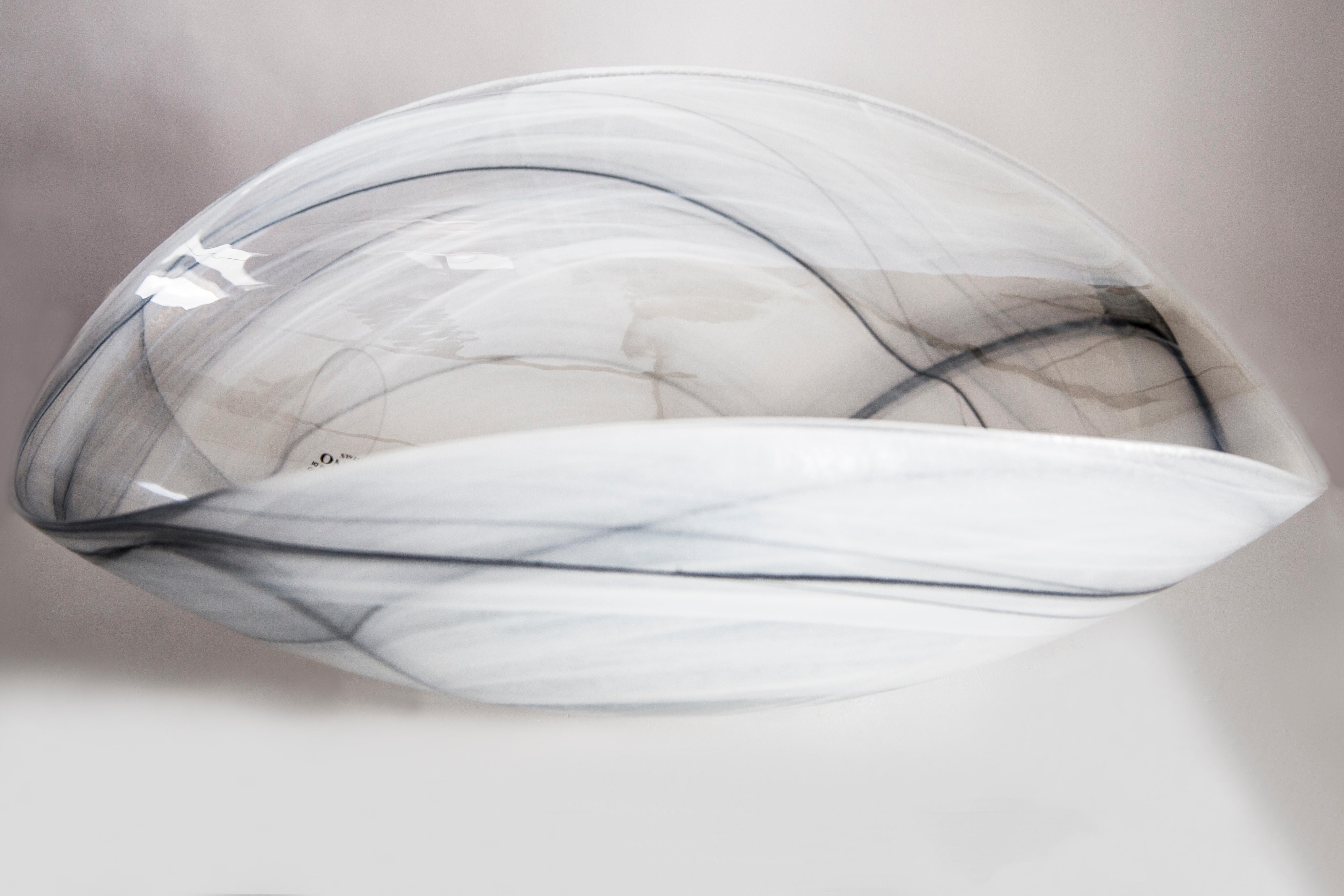 Mid Century Style Murano Glass Big Black and White Bowl, Italy, 2000s For Sale 3