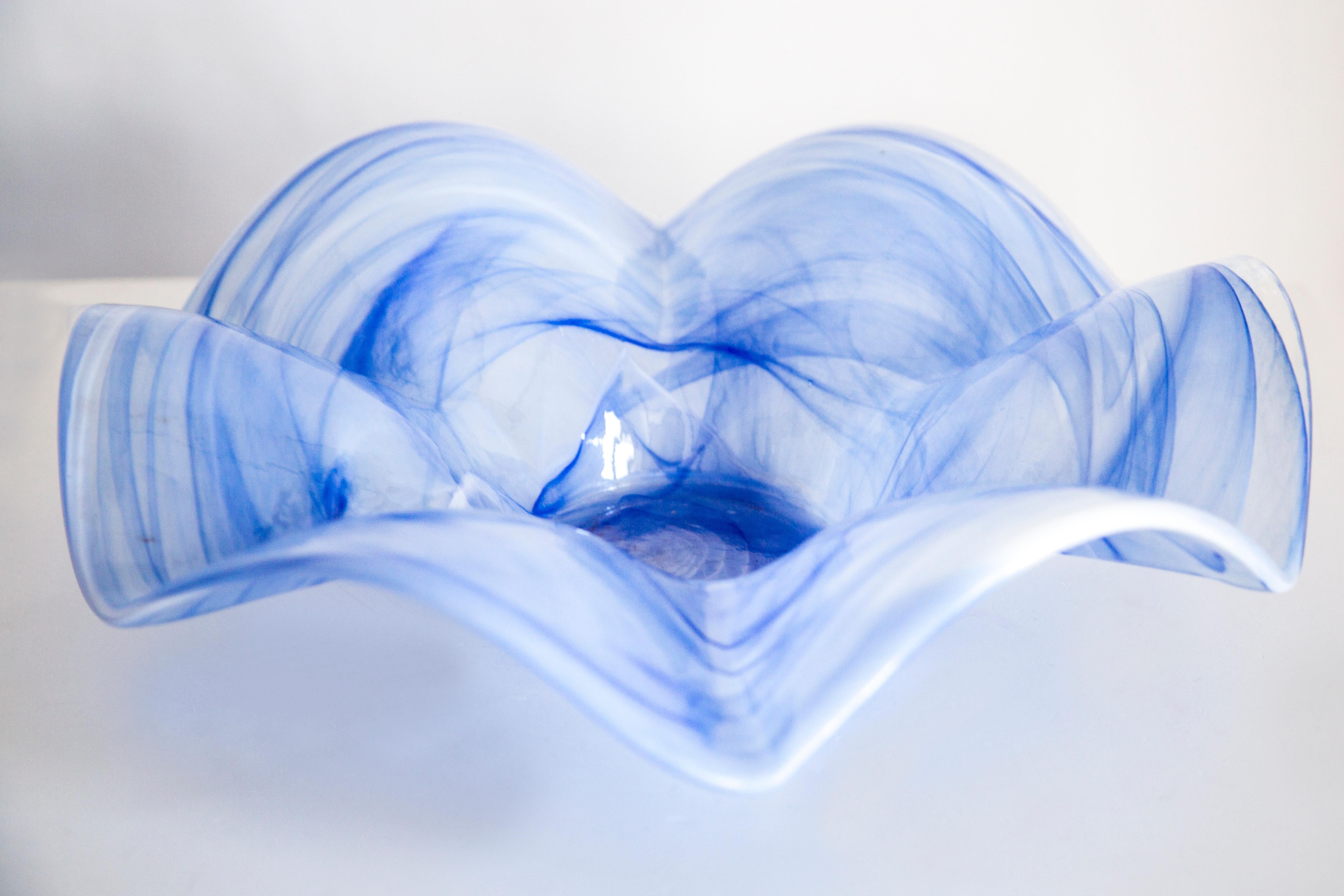 Mid Century Style Murano Glass Big White and Blue Bowl, Italy, 2000s In Excellent Condition For Sale In 05-080 Hornowek, PL