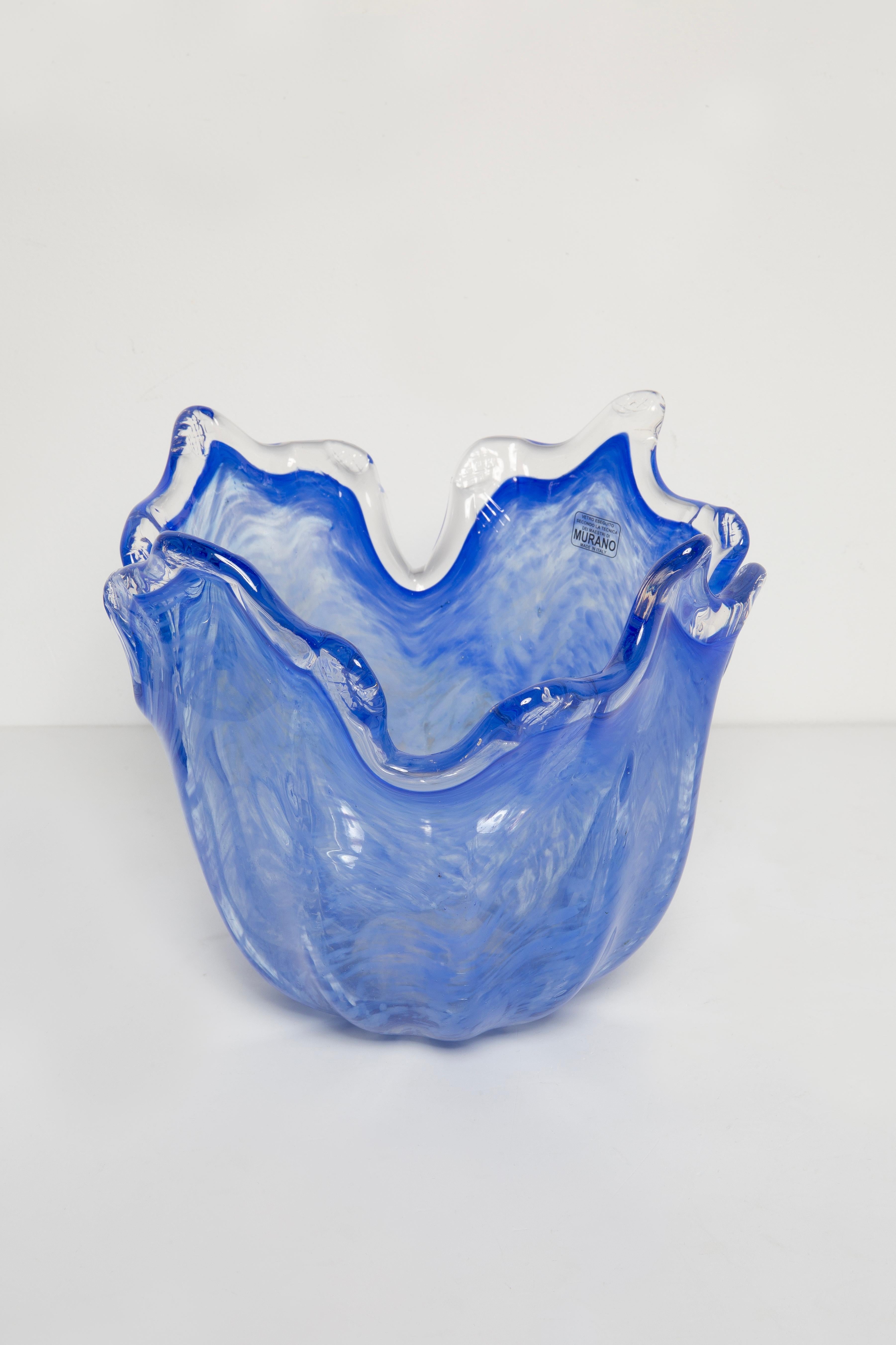 Mittlere blaue Murano-Glasschale im Stil der Jahrhundertmitte, Italien, 2000er Jahre (Italienisch) im Angebot