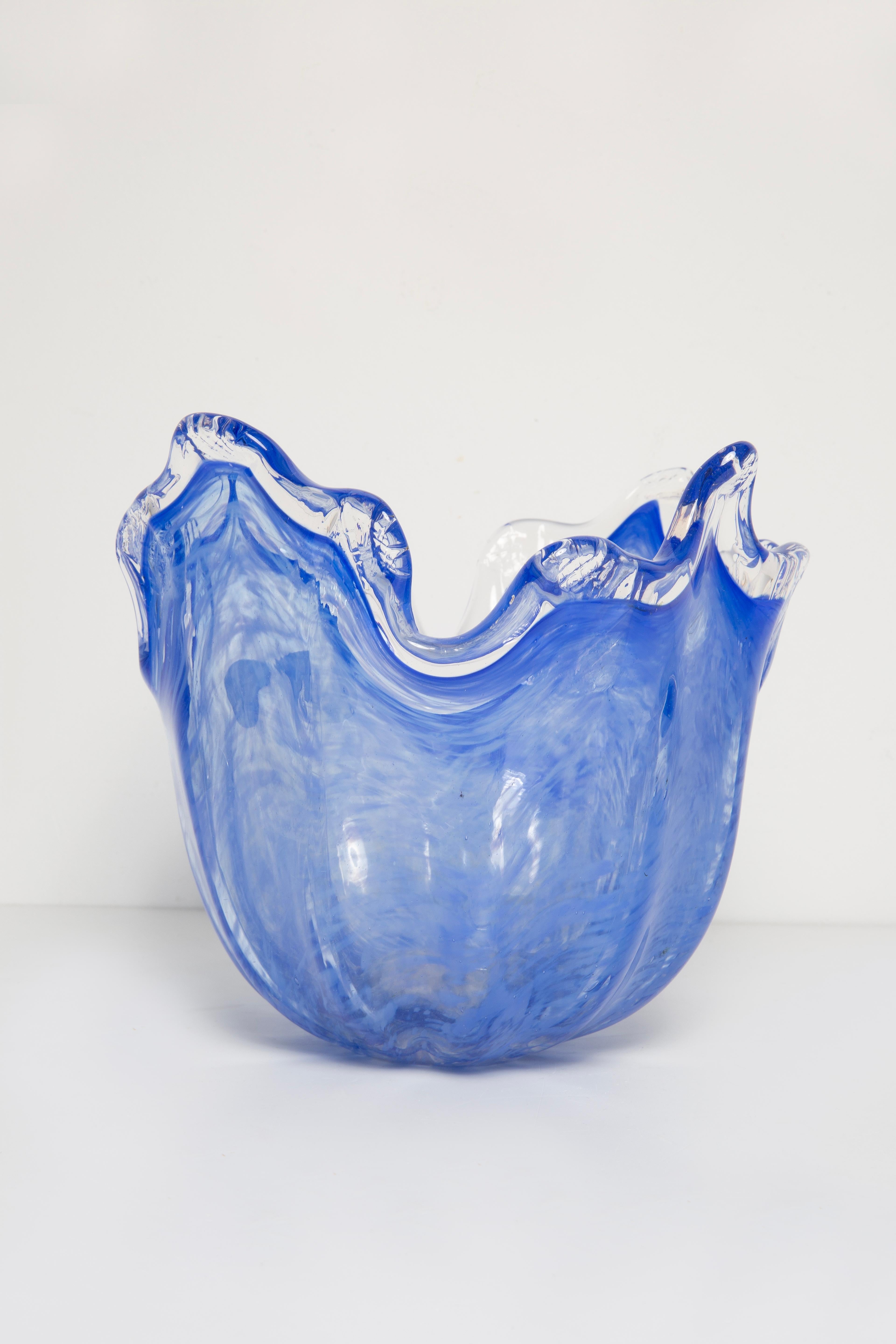 Mittlere blaue Murano-Glasschale im Stil der Jahrhundertmitte, Italien, 2000er Jahre im Zustand „Hervorragend“ im Angebot in 05-080 Hornowek, PL