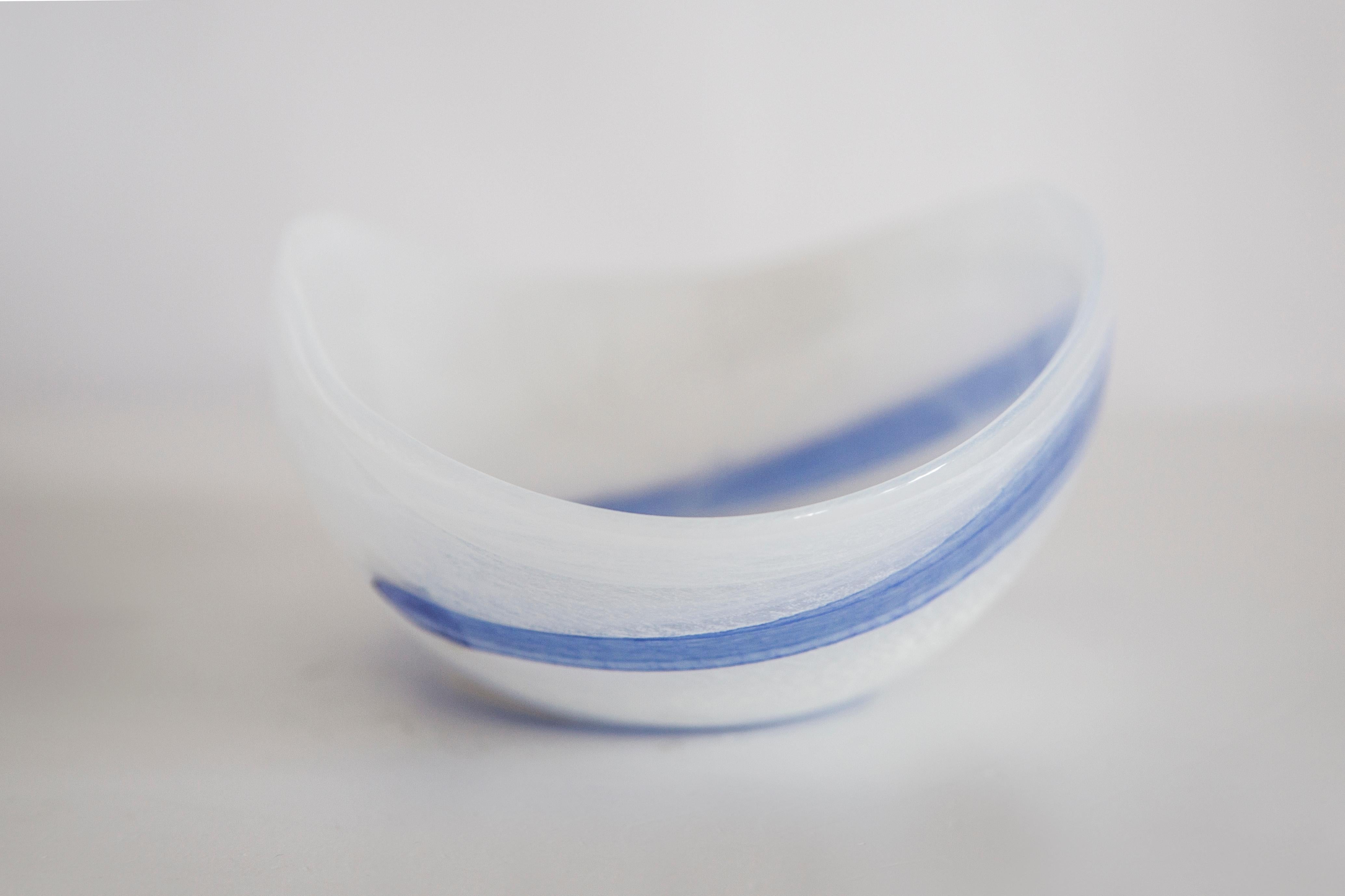 Mid Century Style Murano Glass Small Blue and White Bowl, Italy, 2000s In Good Condition For Sale In 05-080 Hornowek, PL