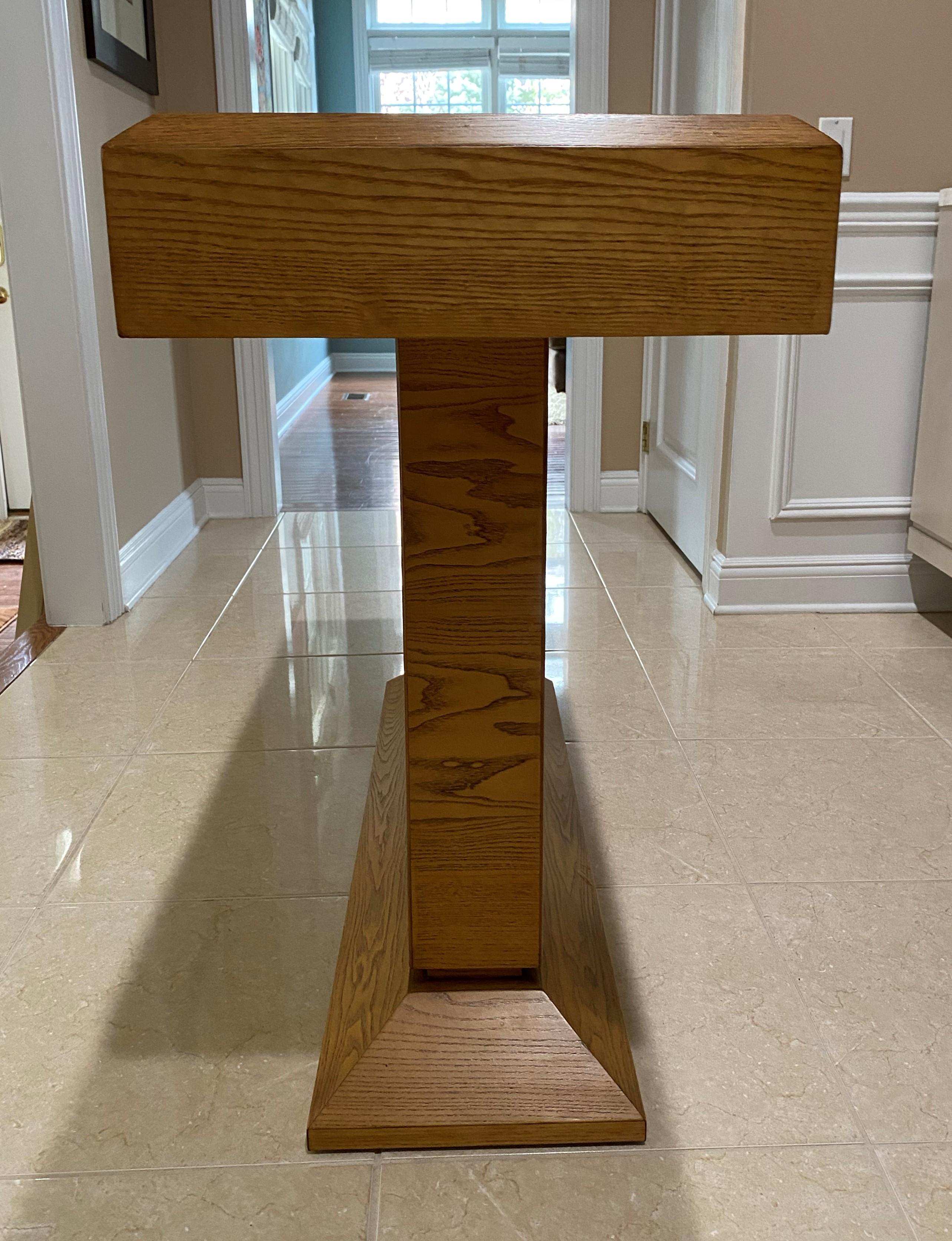 Midcentury Style Oak Console Table In Good Condition For Sale In Livingston, NJ