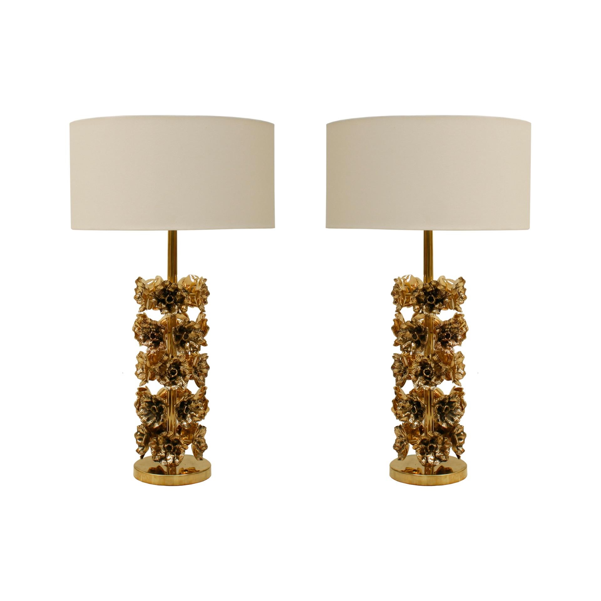 Pair of contemporary table lamps with brass structure and white cotton thread shades made in Italy.

Measurements: Diameter 20 x height 70 cm

Measurements with shade: Diameter 45 x height 88 cm.

Every item LA Studio offers is checked by our team