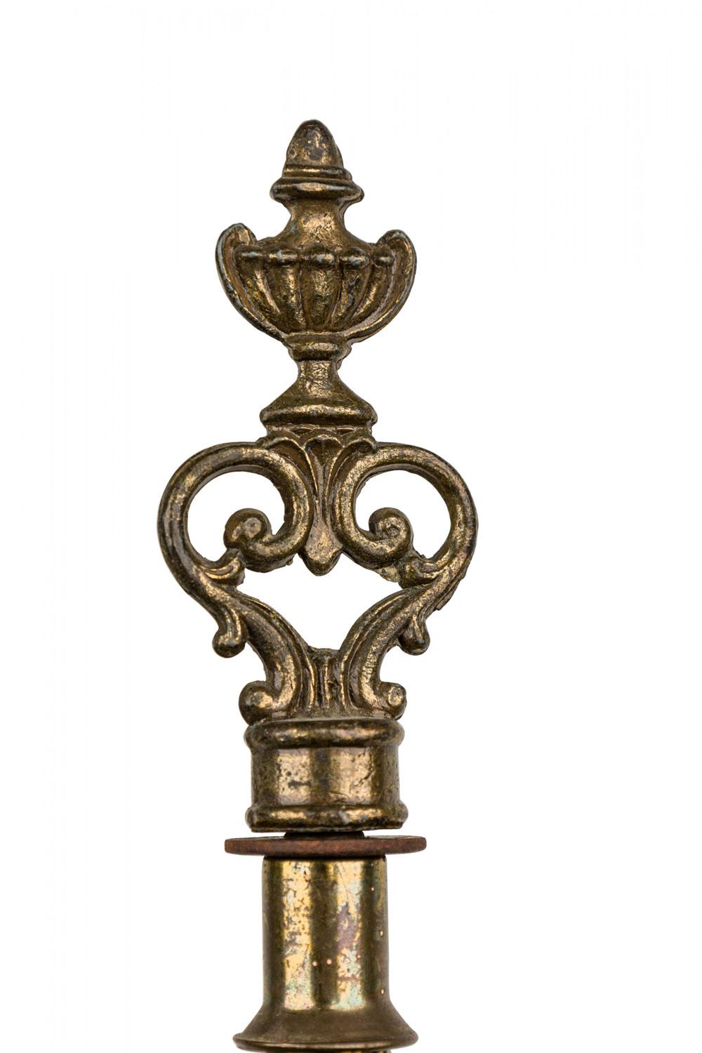 Mid-Century-Style Red Glazed Ceramic and Brass Table Lamp siglo XX en venta