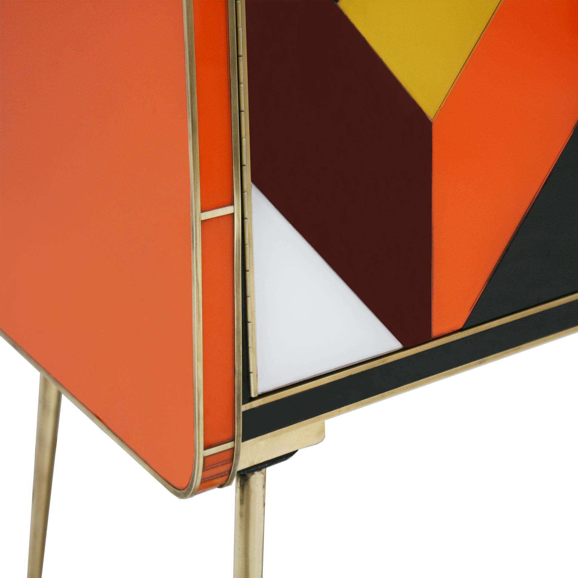 Italienisches Sideboard aus massivem Holz, farbigem Glas und Messing im Mid-Century-Stil im Angebot 2