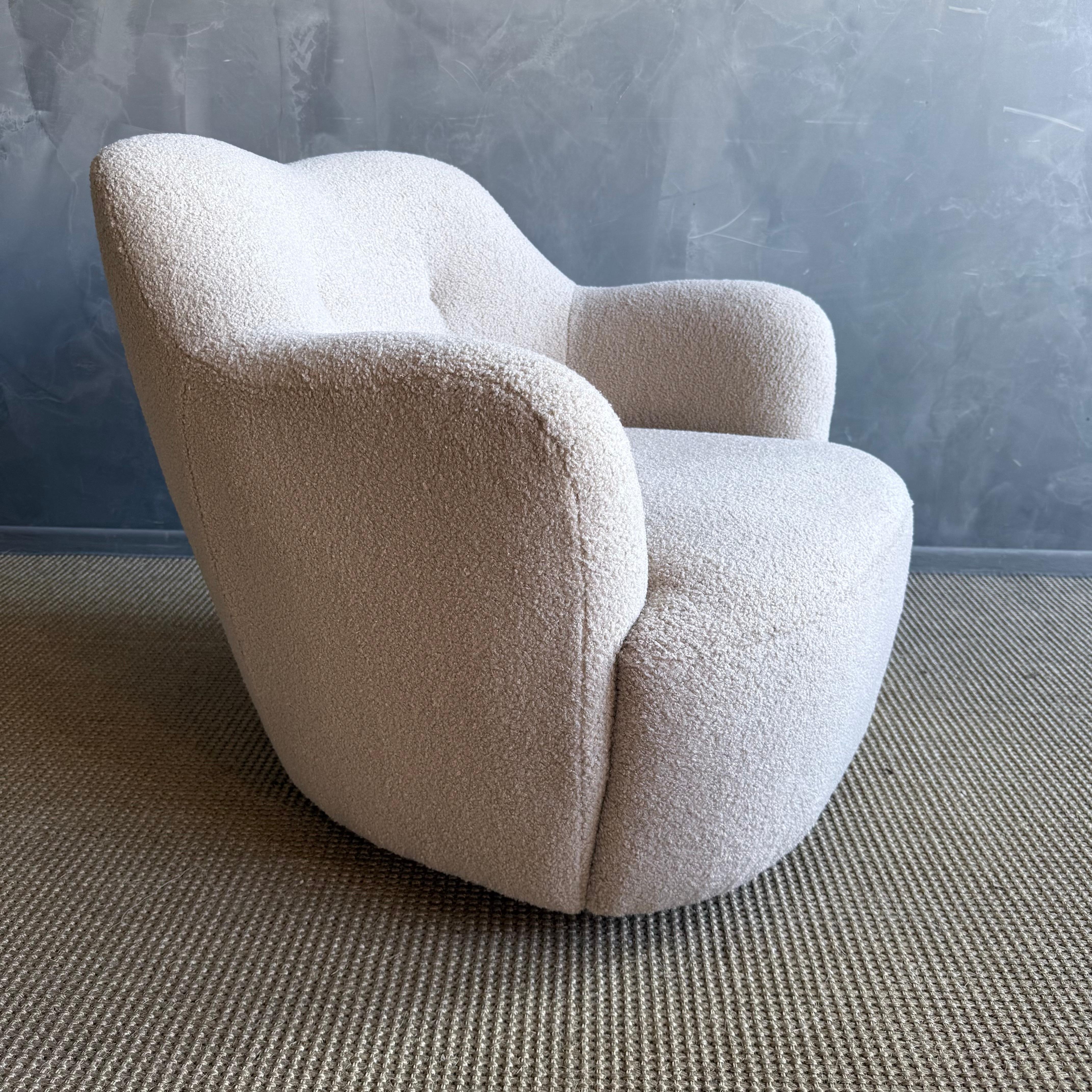 Mid Century Style Swivel Chair in a Plush Teddy Fabric In condizioni Nuovo in vendita a Old Town Orange, CA