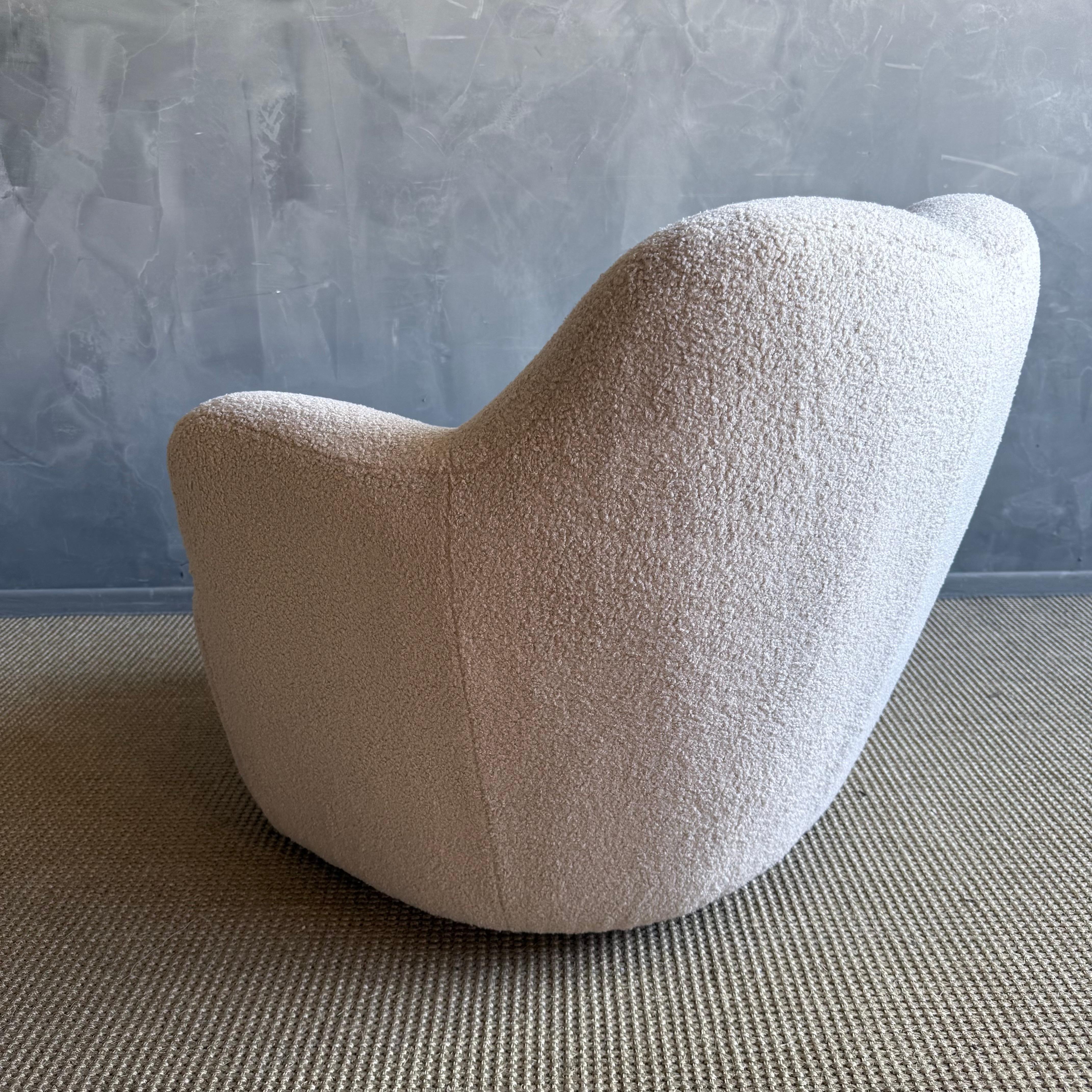 Mid Century Style Swivel Chair in a Plush Teddy Fabric in vendita 2