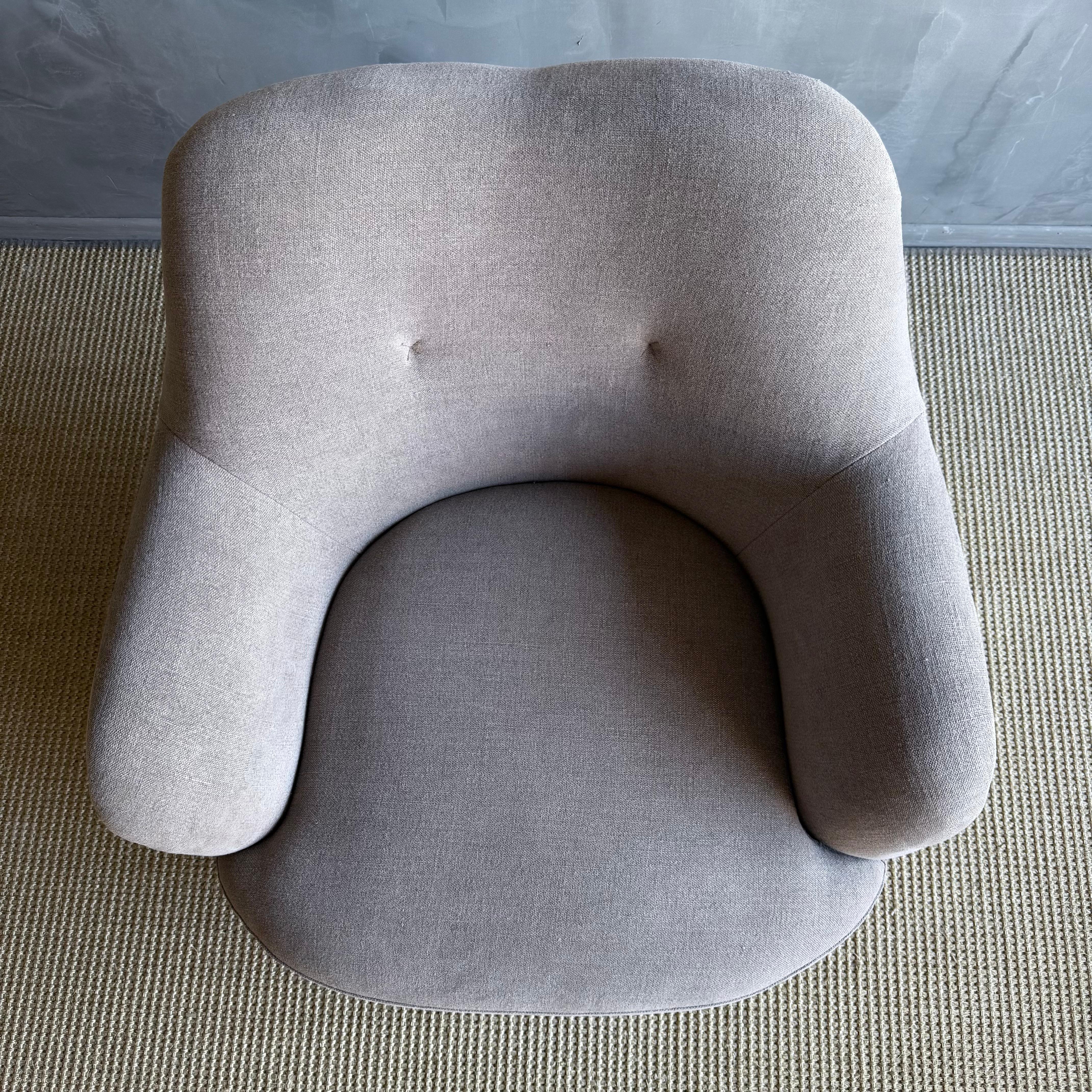 Mid Century Style Swivel Chair in Ecorcé Stone Washed Linen in vendita 6