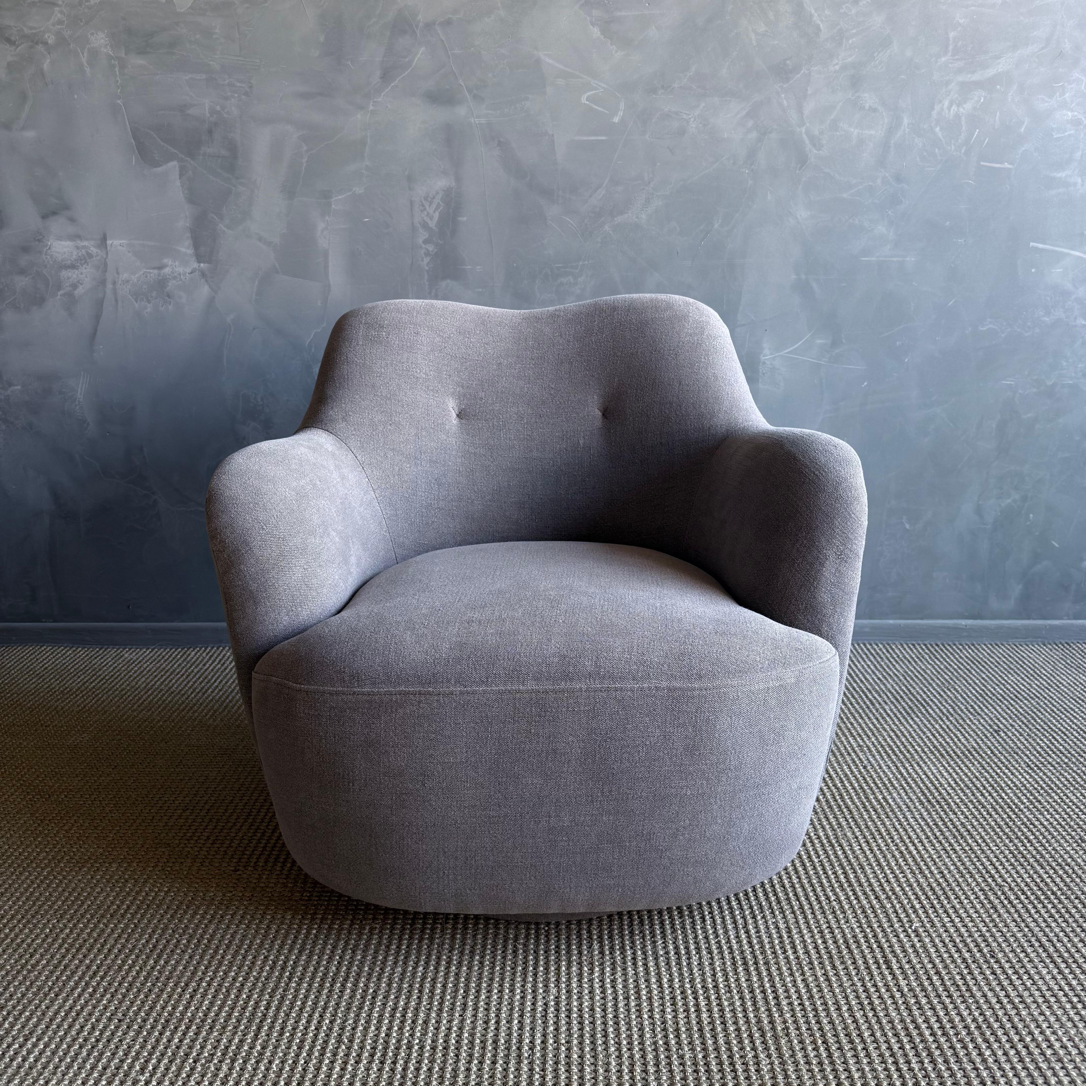 Mid Century Style Swivel Chair in Ecorcé Stone Washed Linen In condizioni Nuovo in vendita a Old Town Orange, CA