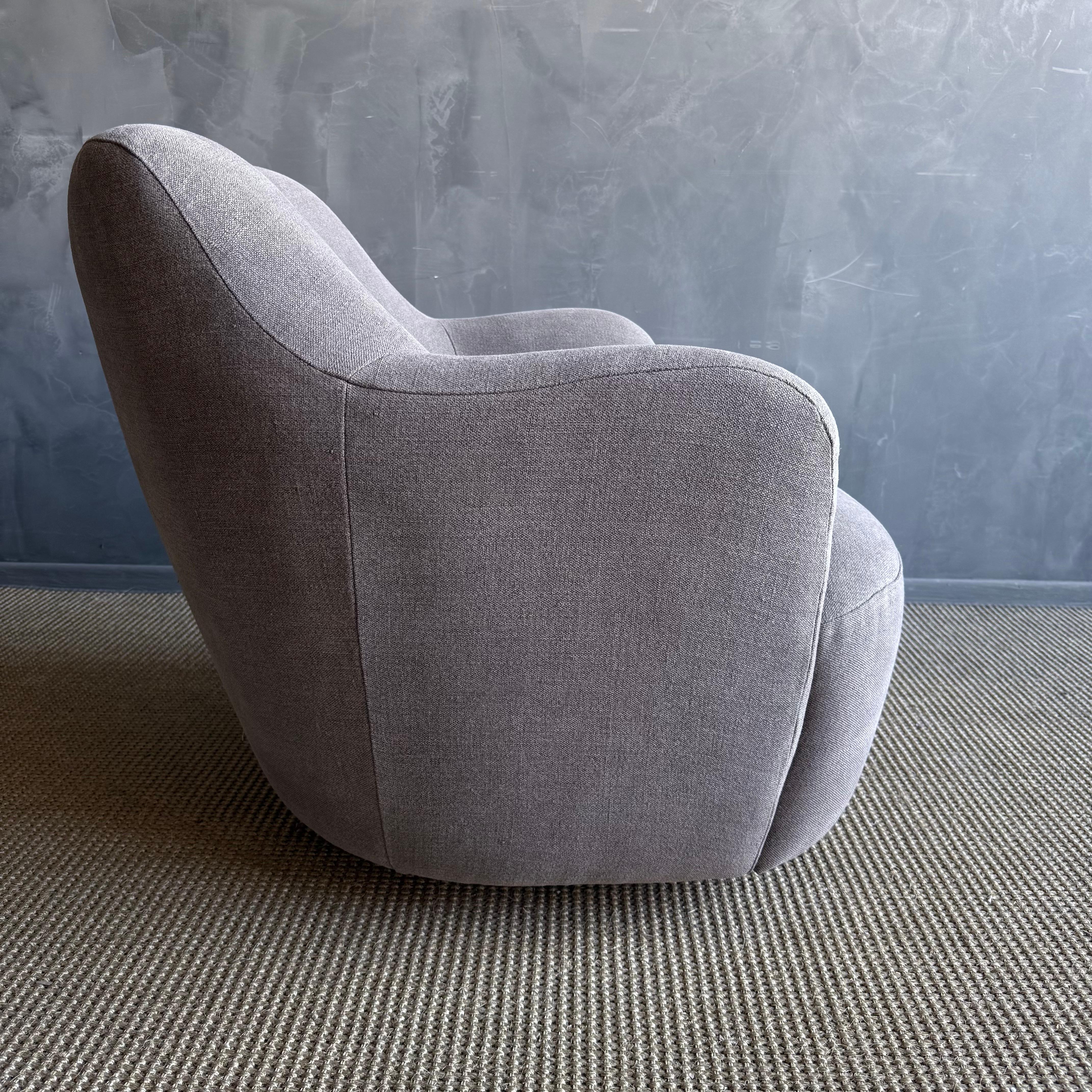 Lino Mid Century Style Swivel Chair in Ecorcé Stone Washed Linen in vendita