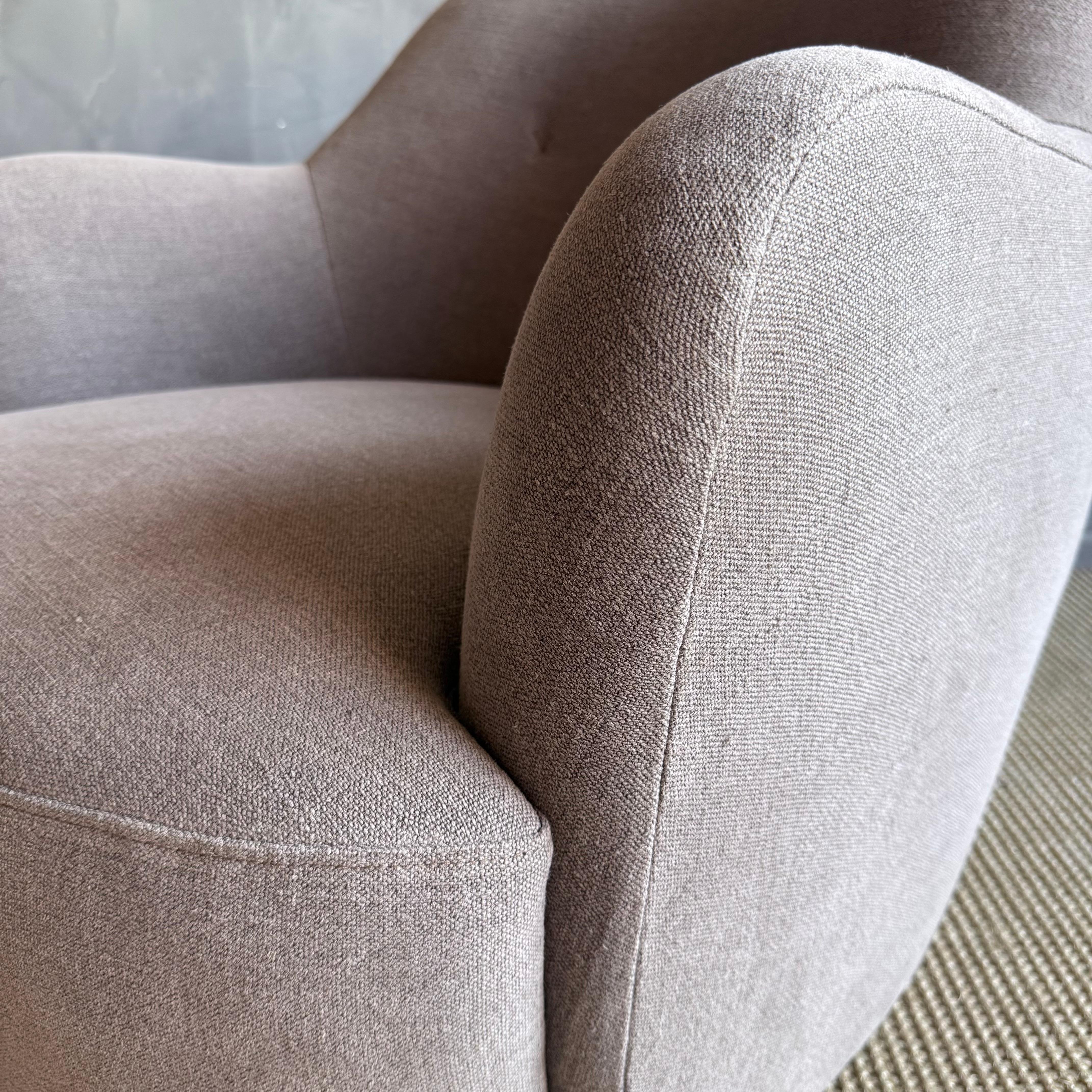 Mid Century Style Swivel Chair in Ecorcé Stone Washed Linen in vendita 3