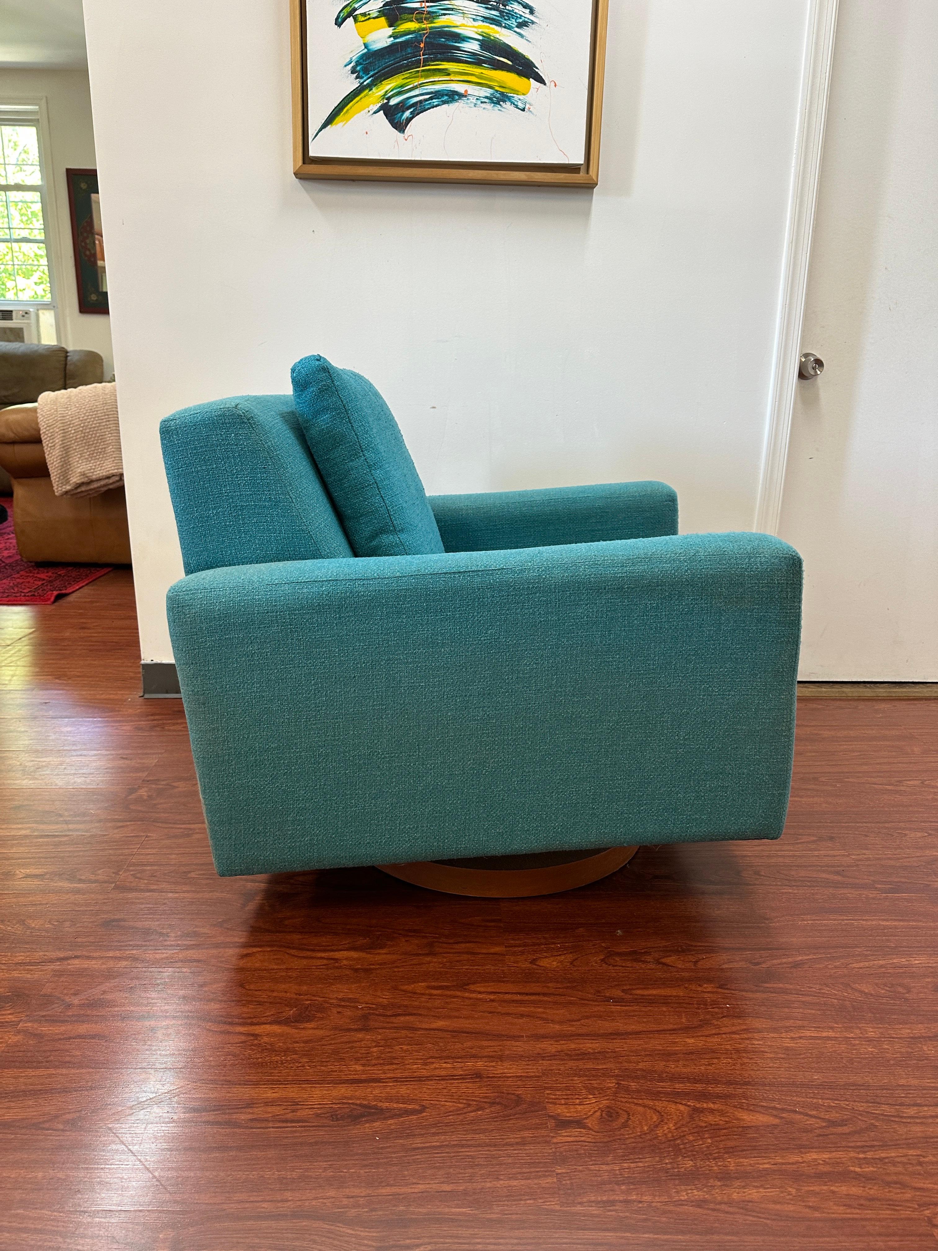 Silla Club Giratoria Estilo Siglo Medio Moderno de mediados de siglo en venta