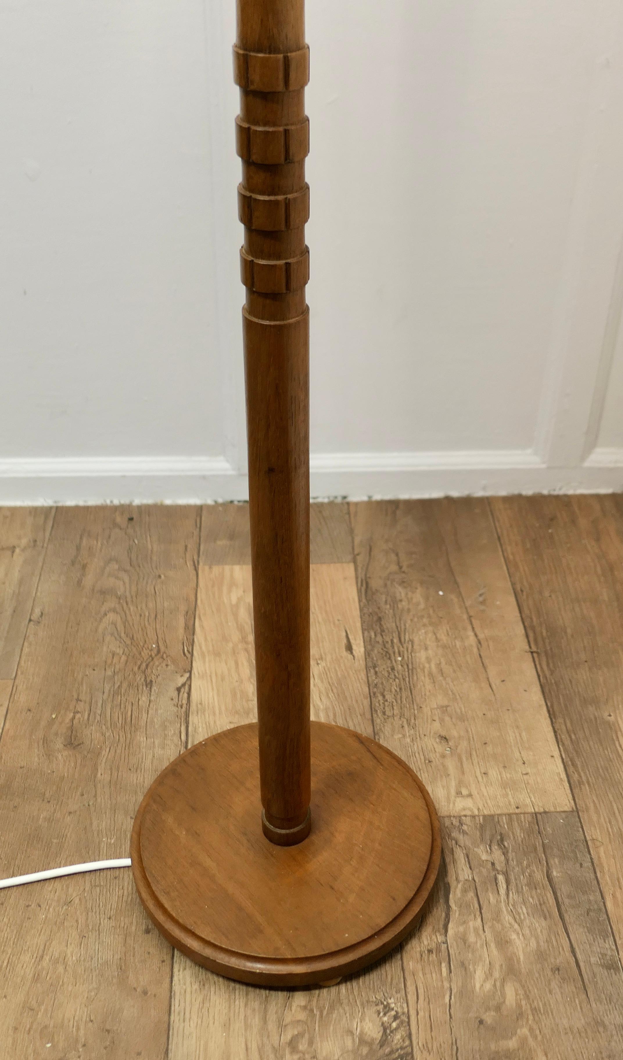 Mid Century Style Teak Standard or Floor Lamp   This is a very stylish piece  In Good Condition For Sale In Chillerton, Isle of Wight