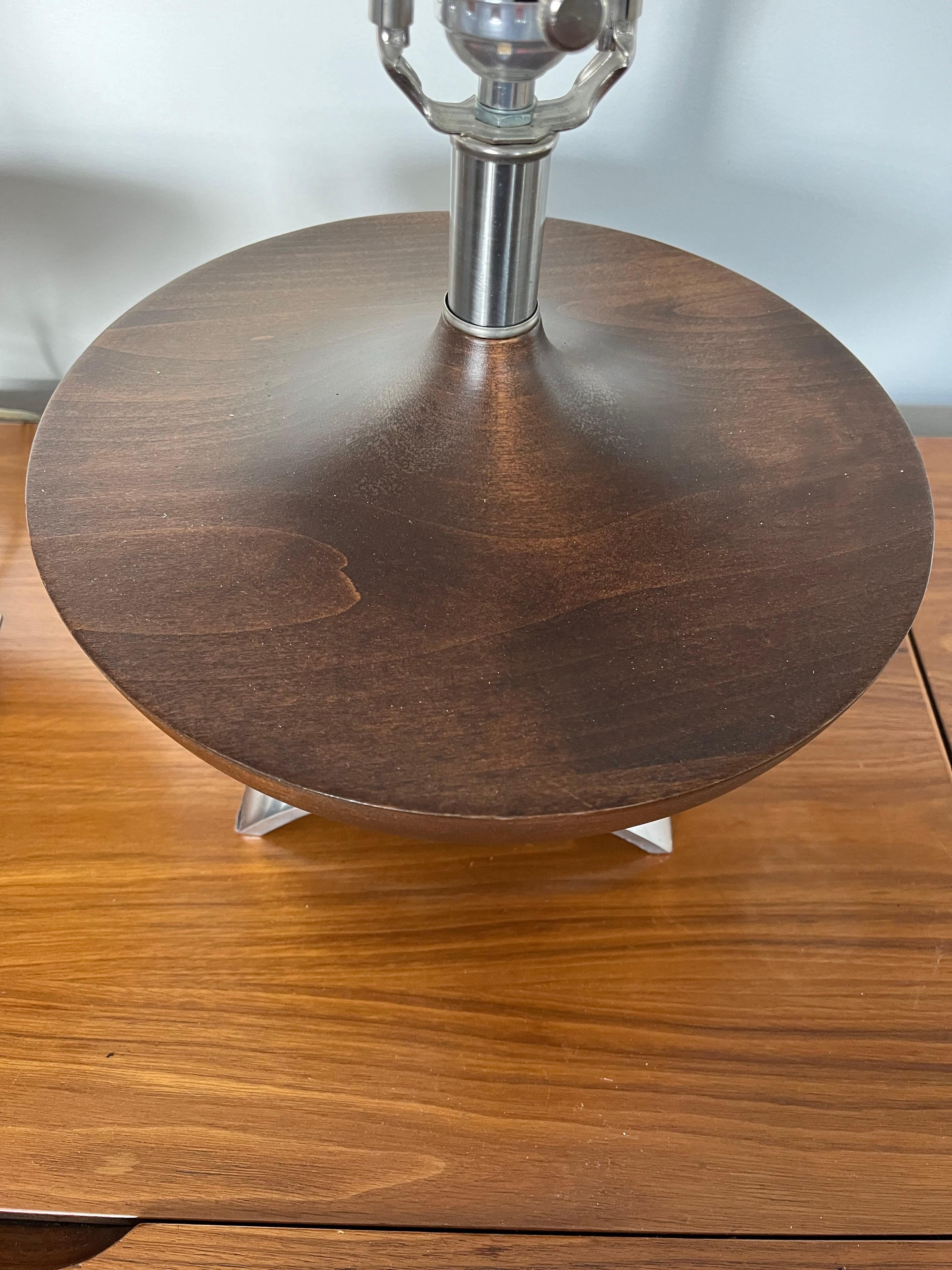 Lámparas de madera torneada estilo mediados de siglo Moderno de mediados de siglo en venta