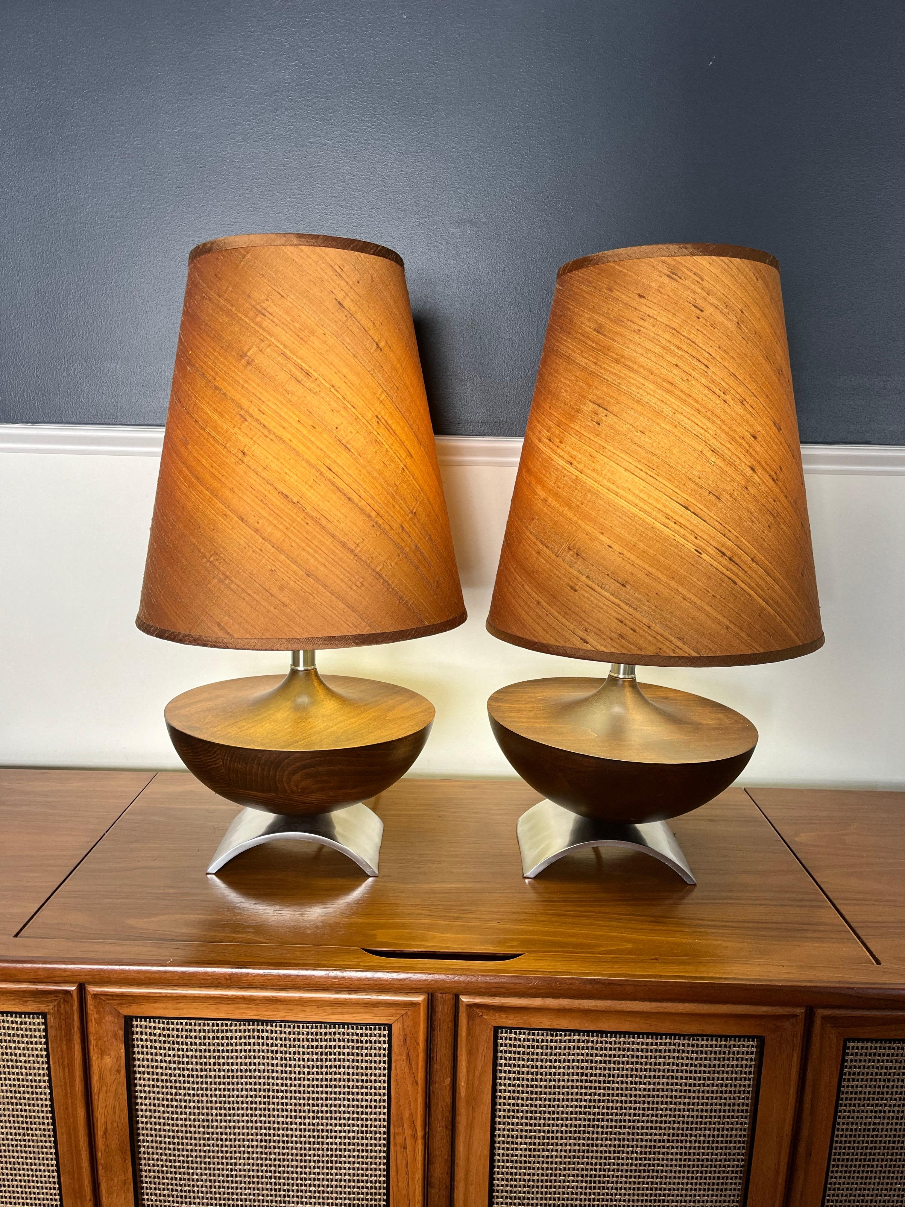 Lámparas de madera torneada estilo mediados de siglo en Bueno estado para la venta en W Allenhurst, NJ