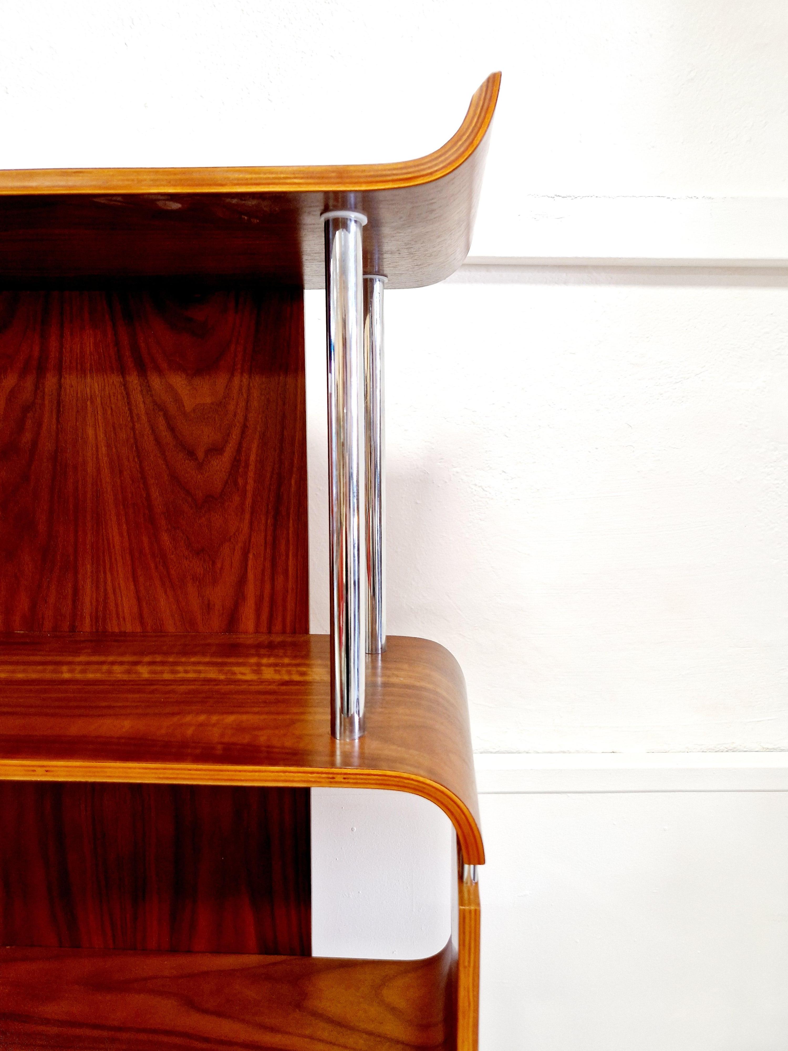 Mid Century Style Walnut Shelving Unit In Good Condition For Sale In Buxton, GB