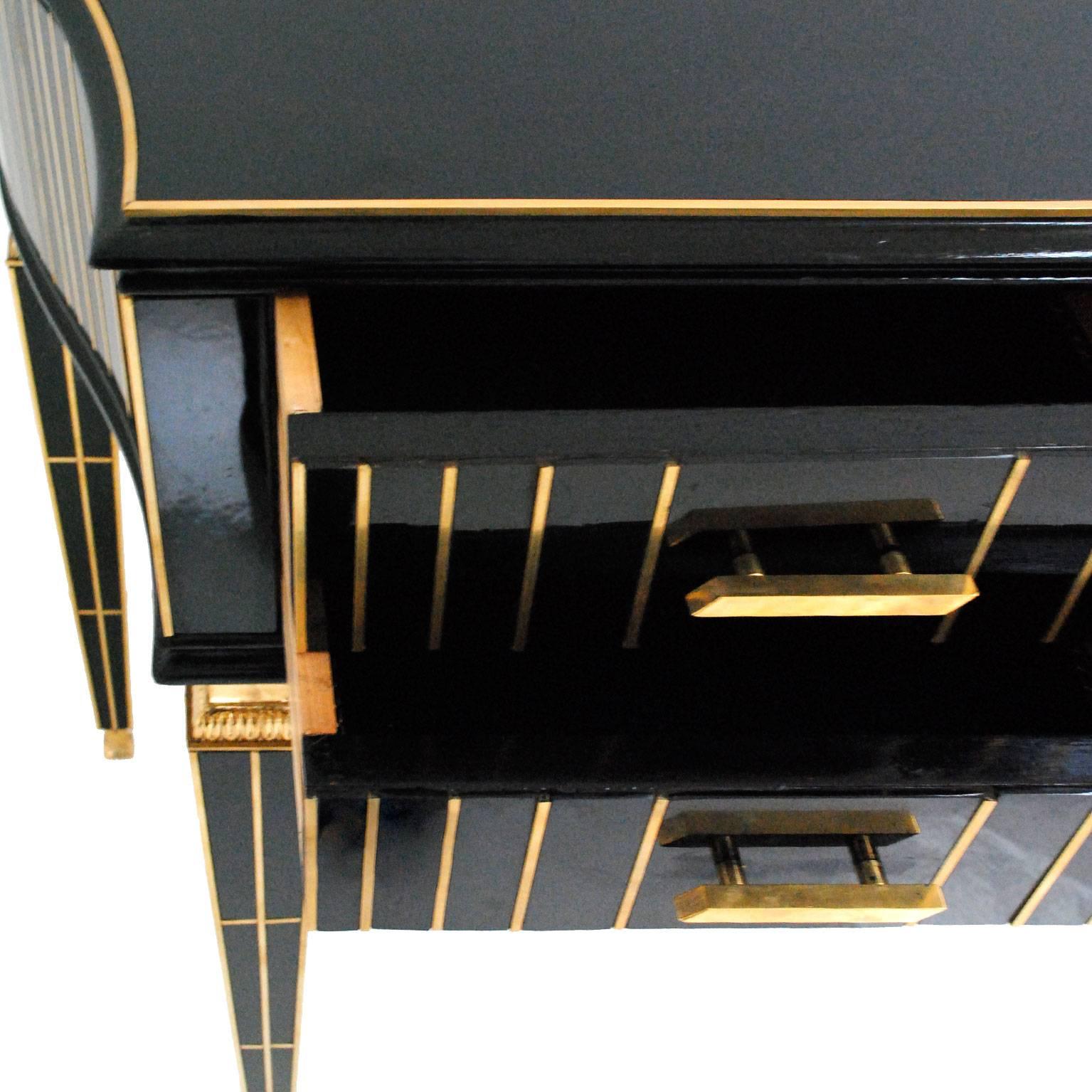 Mid-cCentury Style Wood Covered in Black Murano Glass Italian Commode In Good Condition For Sale In Madrid, ES