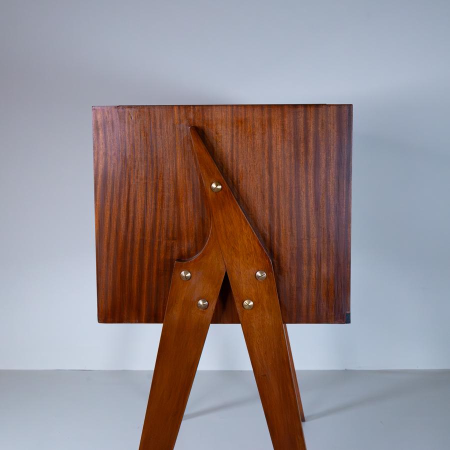 Mid-Century style wooden display case, 1950s In Good Condition For Sale In Milano, Lombardia