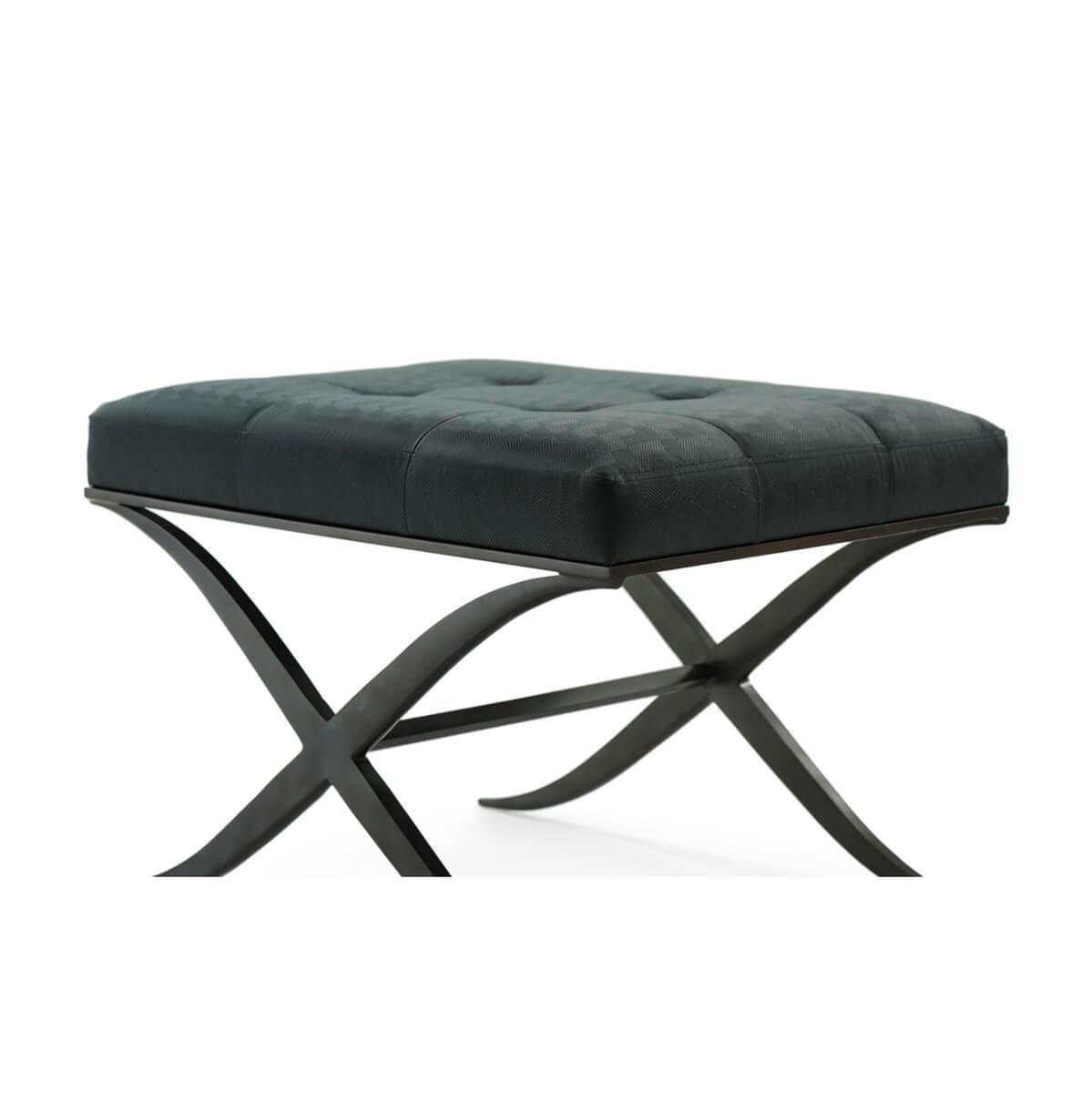 Mid-Century-Stil X-Rahmen-Hocker (Vietnamesisch) im Angebot