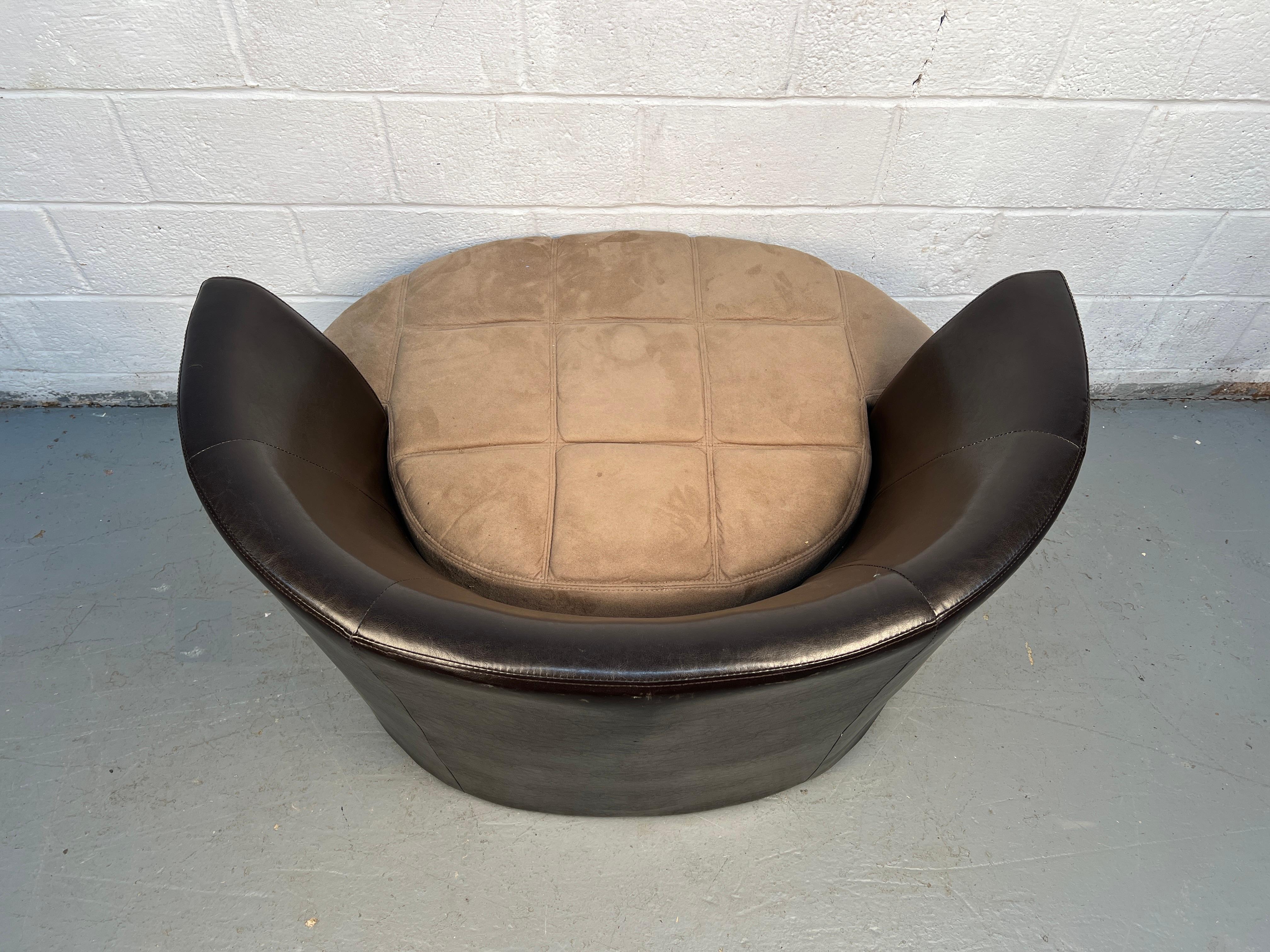 Sillón giratorio de cuero estilo mediados de siglo en venta 5