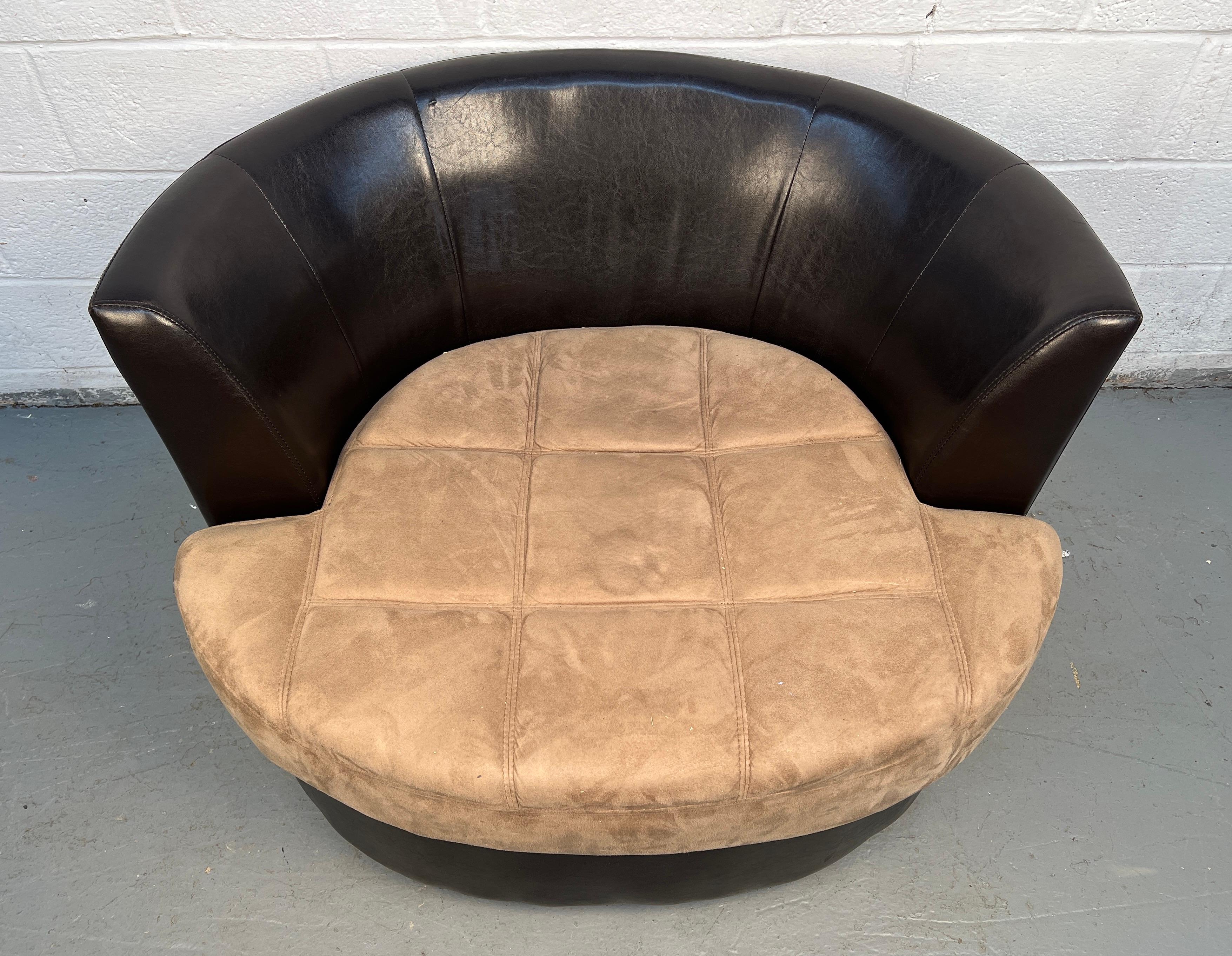 Sillón giratorio de cuero estilo mediados de siglo Cuero en venta