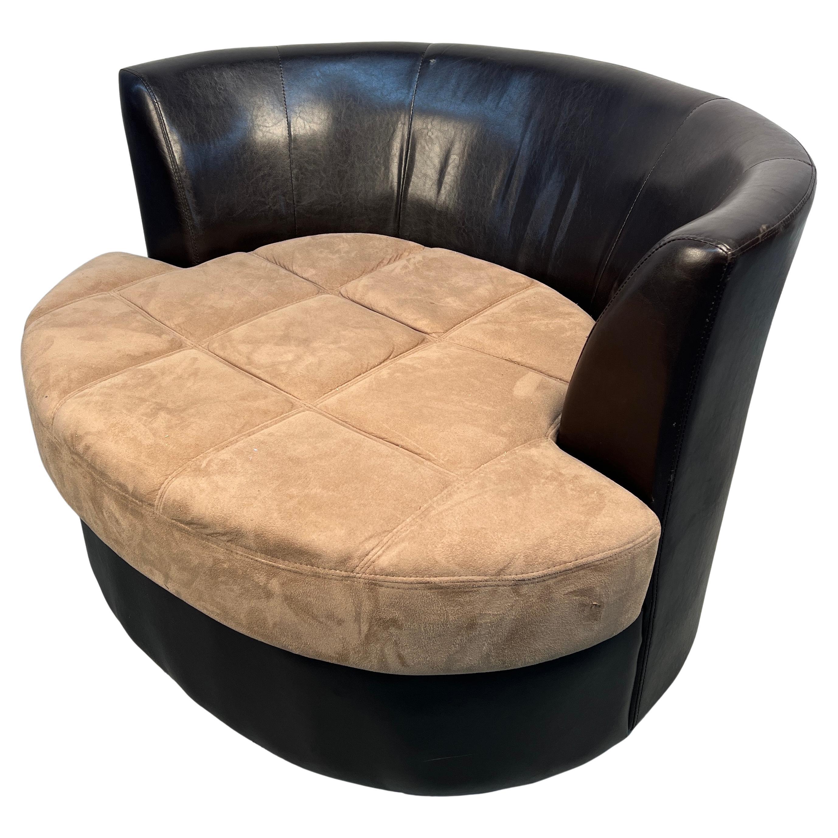 Sedia da salotto girevole in pelle in stile Mid-Century