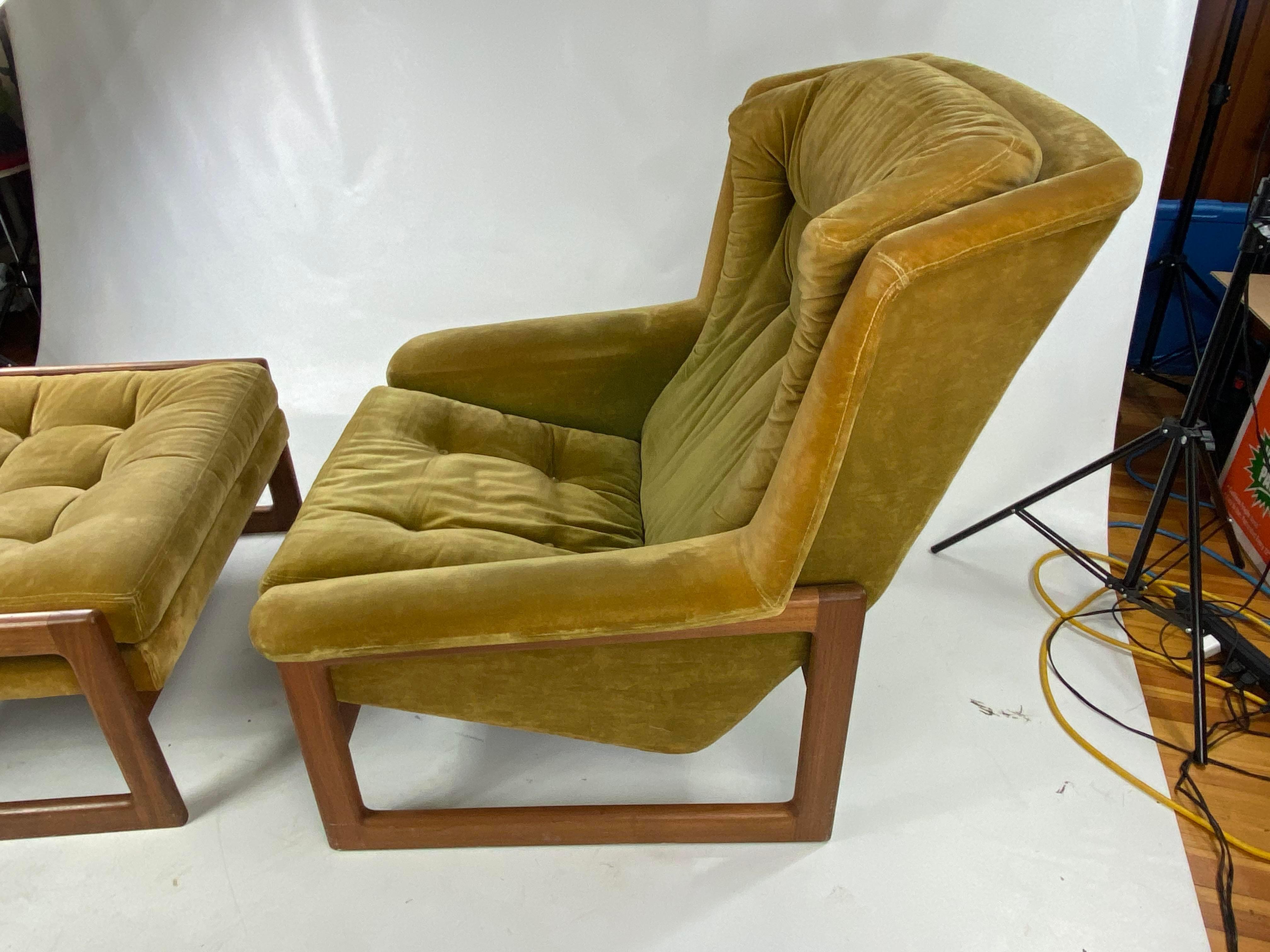 Very nice large stylish lounge chair made by DUX. Great lines and form. Absolutely stunning. Base is made out of walnut. Stool measures. Measures: Depth 22” height 16”, width 29.5.