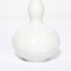 Jarrón de porcelana de Meissen con forma de loto blanco estilizado, de estilo de mediados de siglo