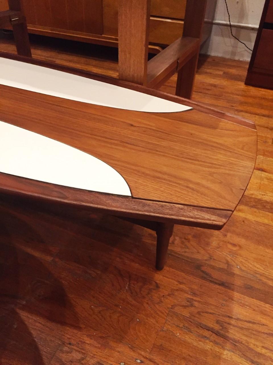 Midcentury Surfboard Coffee Table with White Accent Panels In Good Condition In San Diego, CA