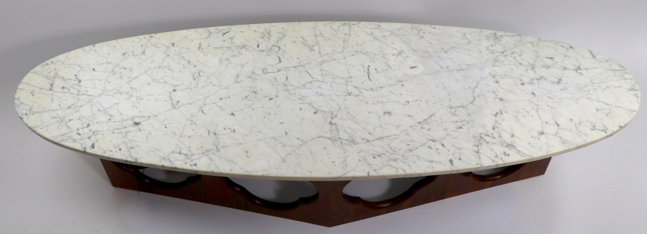 Mid Century  Surfboard Marble-Top Coffee Table with Walnut Quatrefoil Motif Base 4