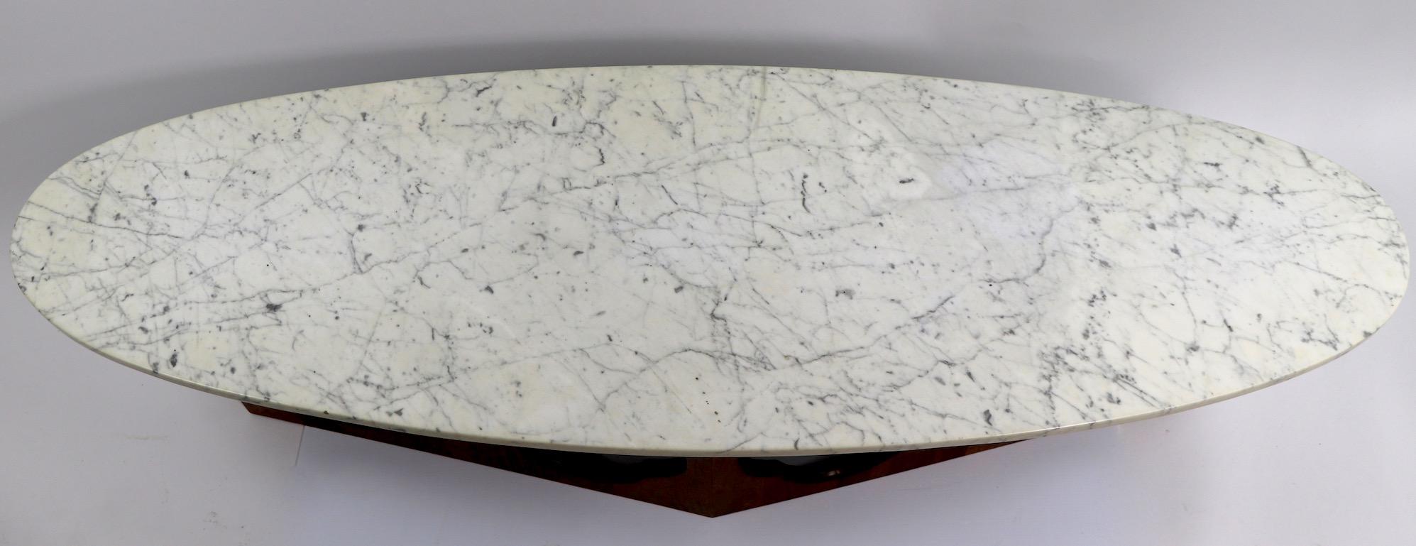 American Mid Century  Surfboard Marble-Top Coffee Table with Walnut Quatrefoil Motif Base