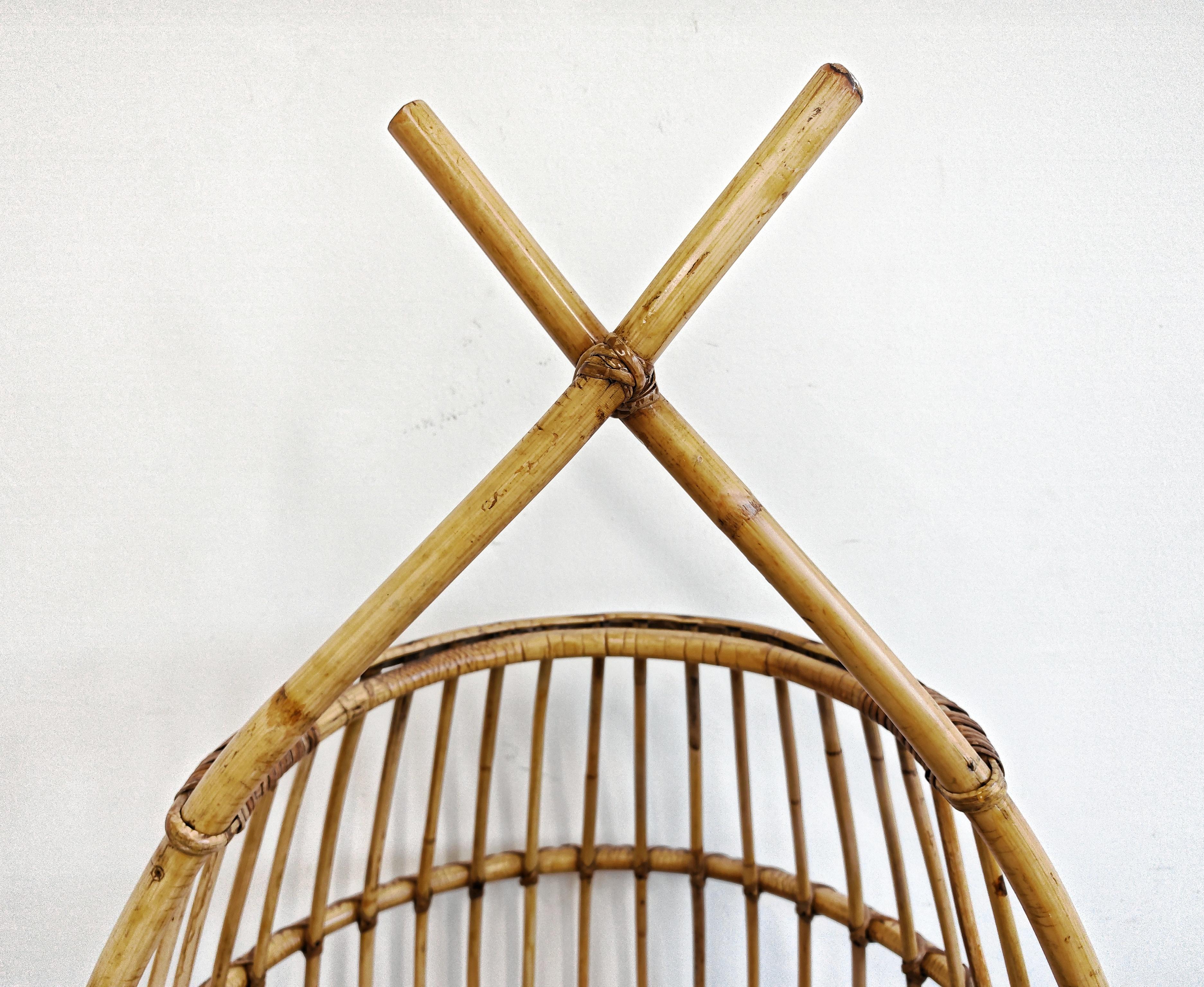 Mid Century Suspended Bamboo Egg Chair designed by Fratelli Castano, Italy 1950s Tela en venta