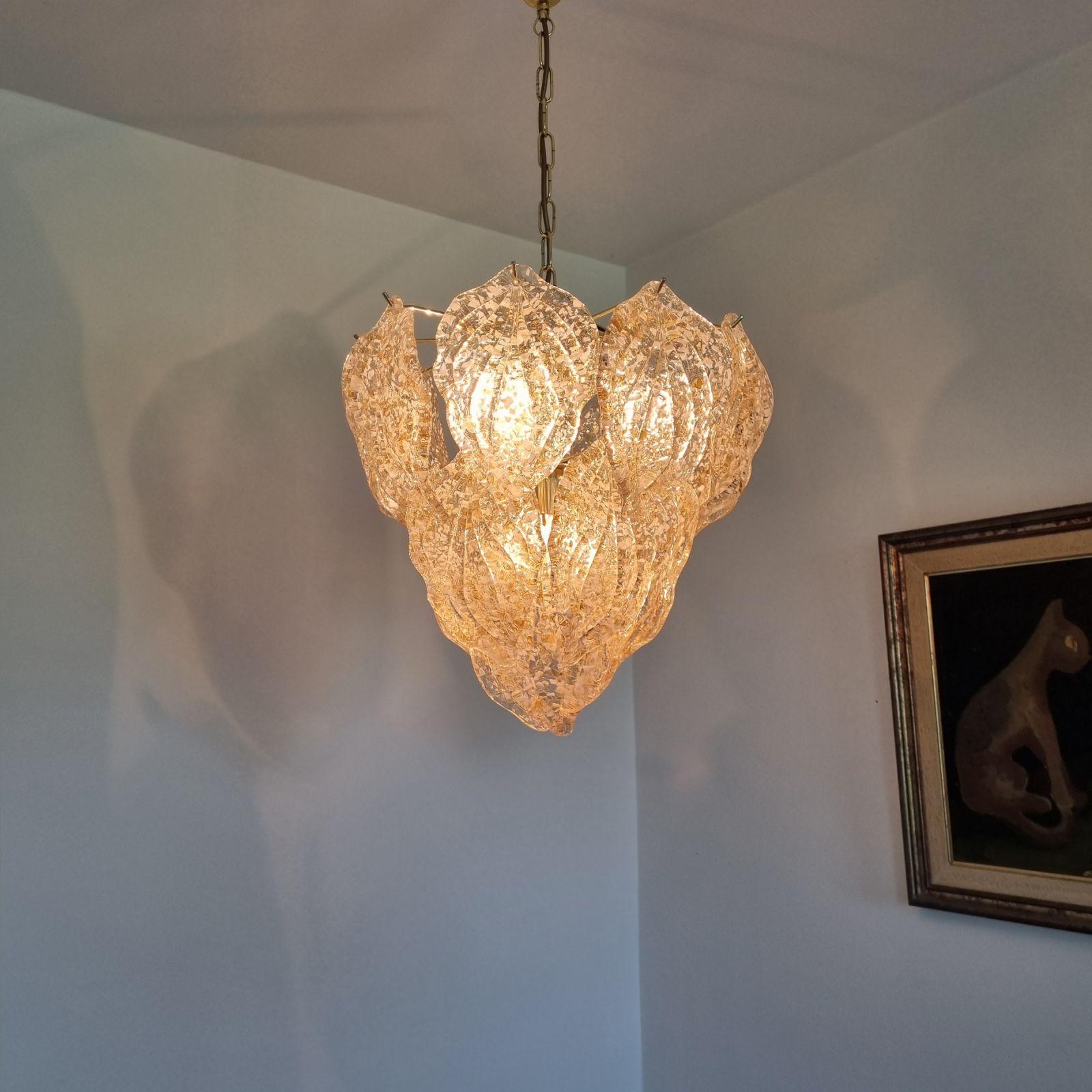 Einzigartiger Kronleuchter aus Murano-Glas, hergestellt von Mazzeg in den 80er Jahren
18 Blätter aus Muranoglas
Perfekte Bedingungen
Abmessungen:
H 42 cm, mit Kette 90 cm
Durchmesser 50 cm
Blattgröße: 23x15 cm
