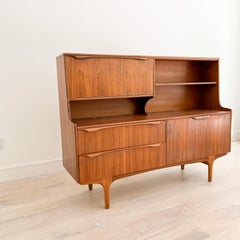 Mid-Century Sutcliffe of Todmorden Walnut Hutch/Credenzak, Full Restoration