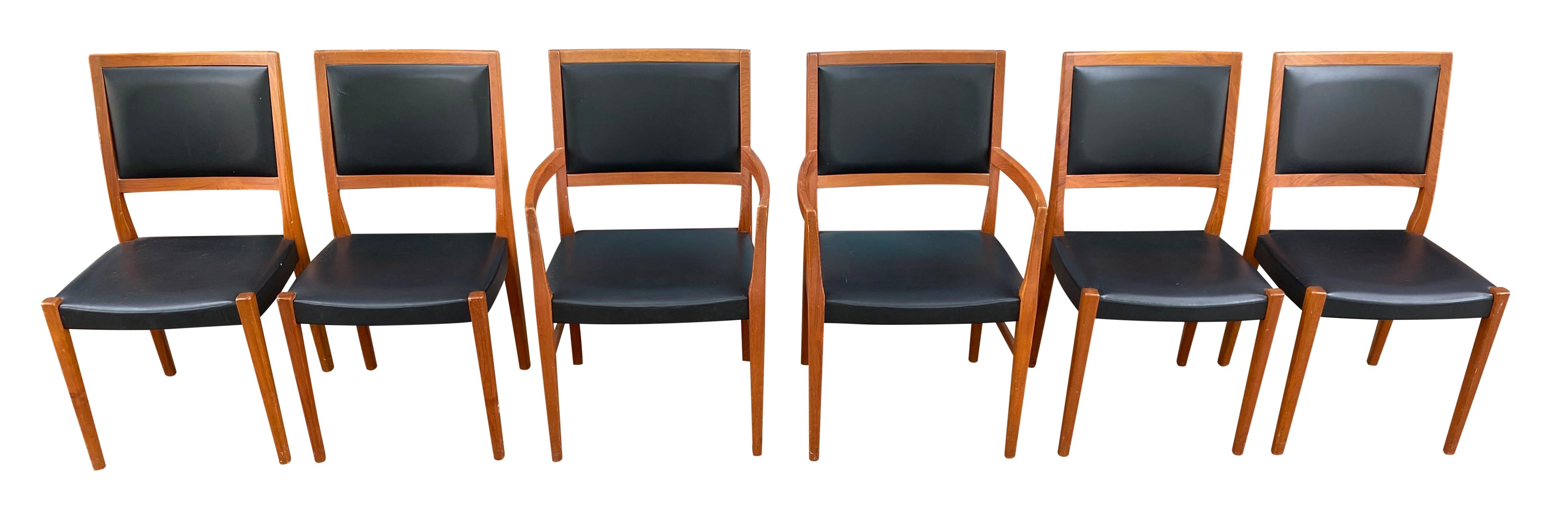 Midcentury Svegards Markaryd 6 teak dining chairs made in Sweden black vinyl upholstery.
(2) Armchairs
(4) Side chairs
(6) Chairs total sold as a set
Very good vintage condition.
Labeled - Svegards Markaryd Made in Sweden
These items are