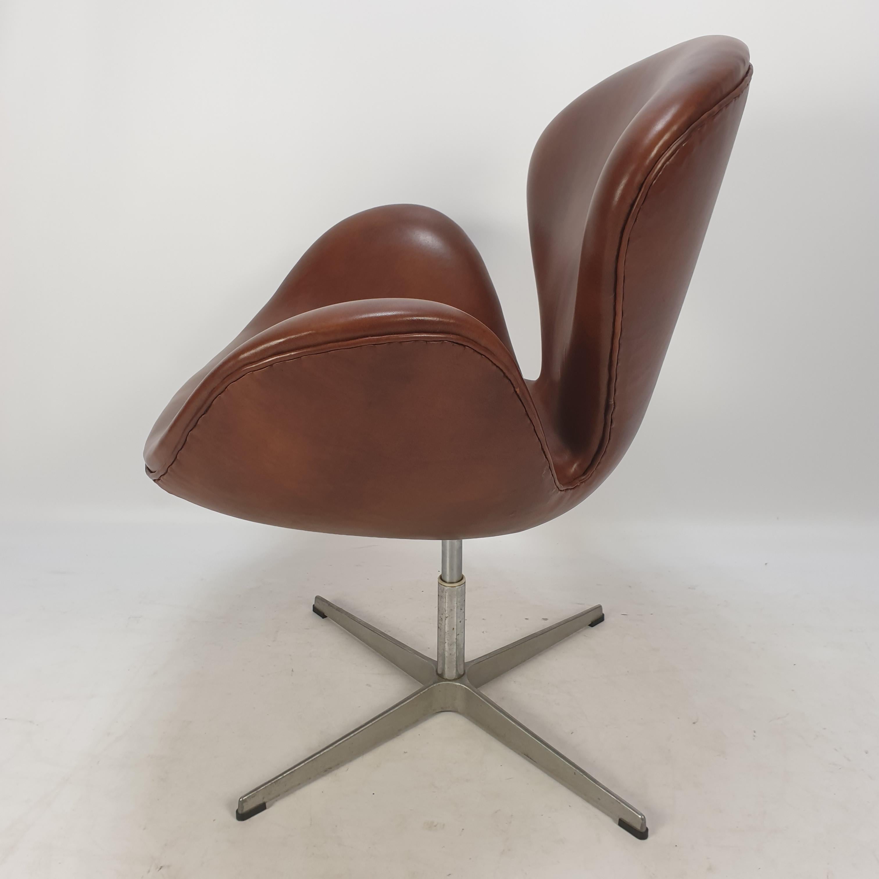 Mid-Century Modern Mid Century Swan Chair by Arne Jacobsen and Fritz Hansen, 1980