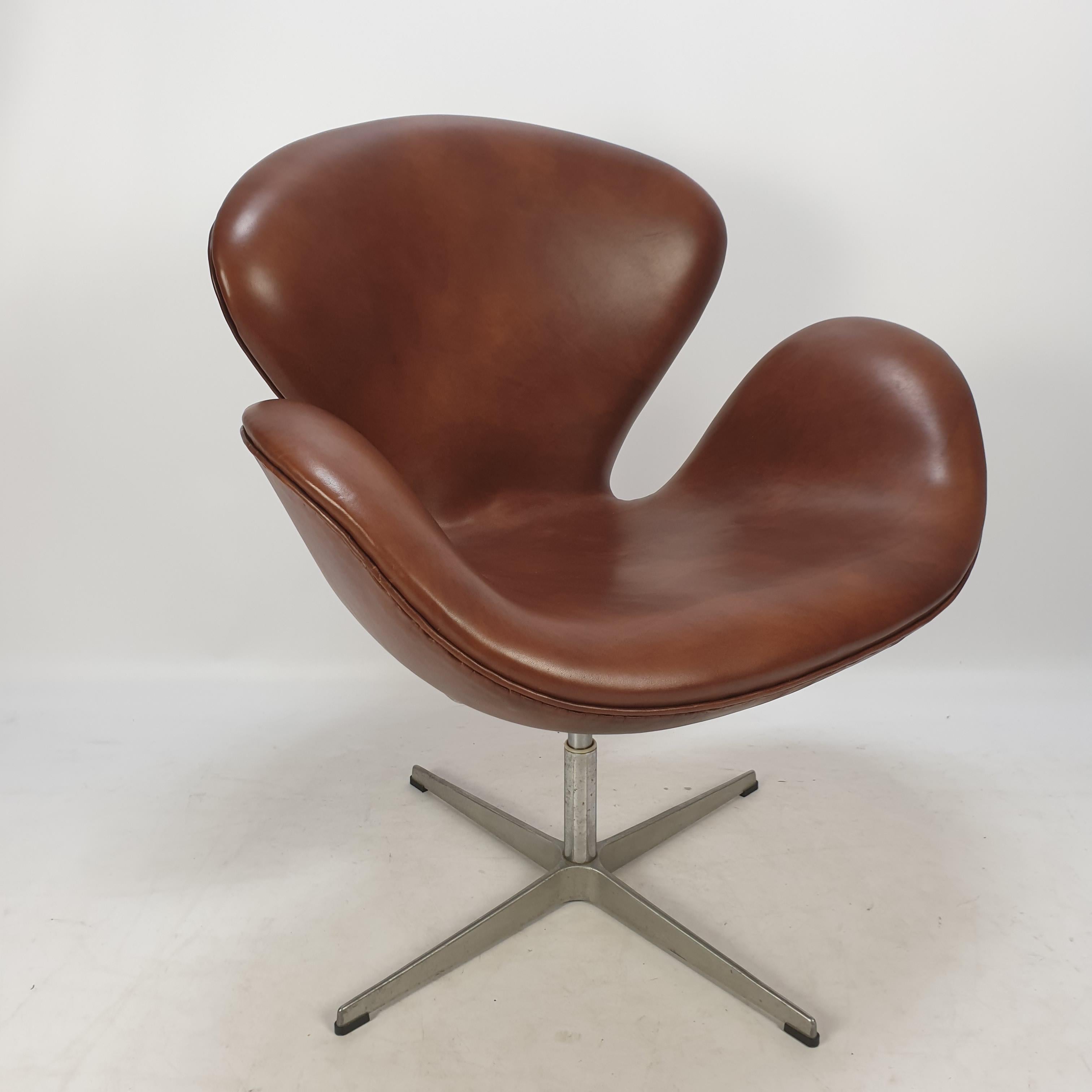 Late 20th Century Mid Century Swan Chair by Arne Jacobsen and Fritz Hansen, 1980