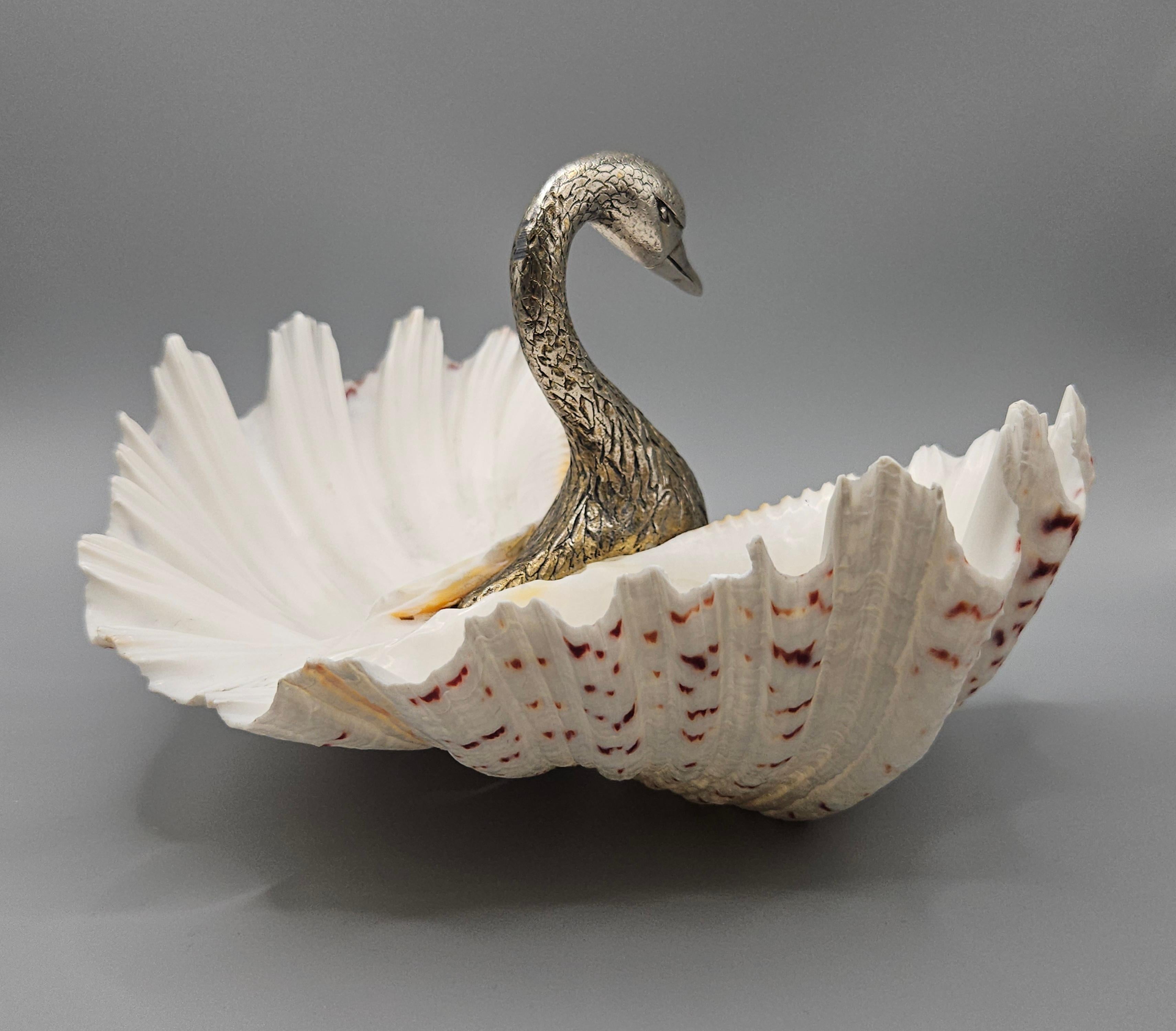 Piatto a forma di doppia conchiglia di cigno di metà secolo, stile Gabriella Binazzi, Italia, 1970 ca. In condizioni buone in vendita a London, GB