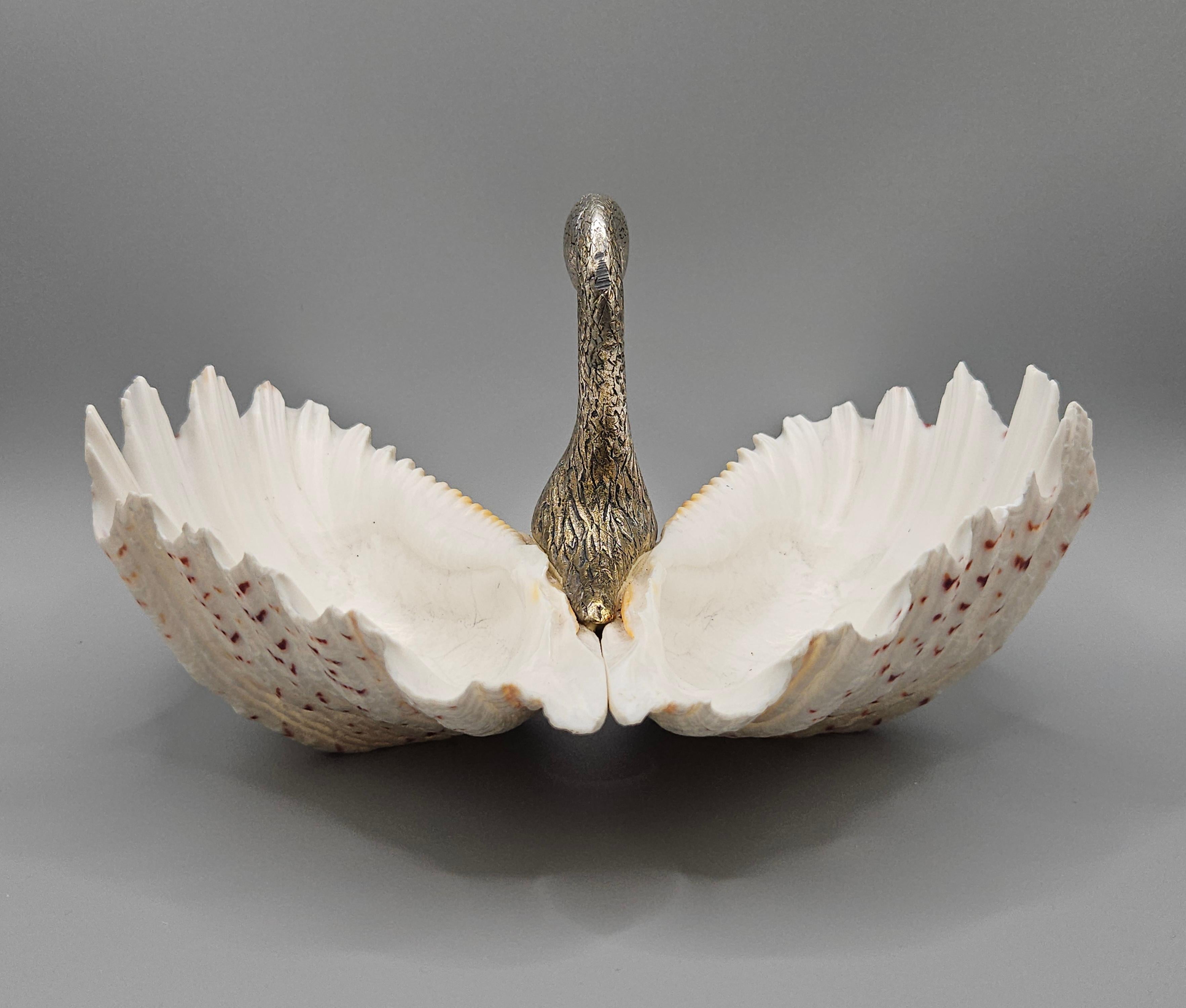 XX secolo Piatto a forma di doppia conchiglia di cigno di metà secolo, stile Gabriella Binazzi, Italia, 1970 ca. in vendita