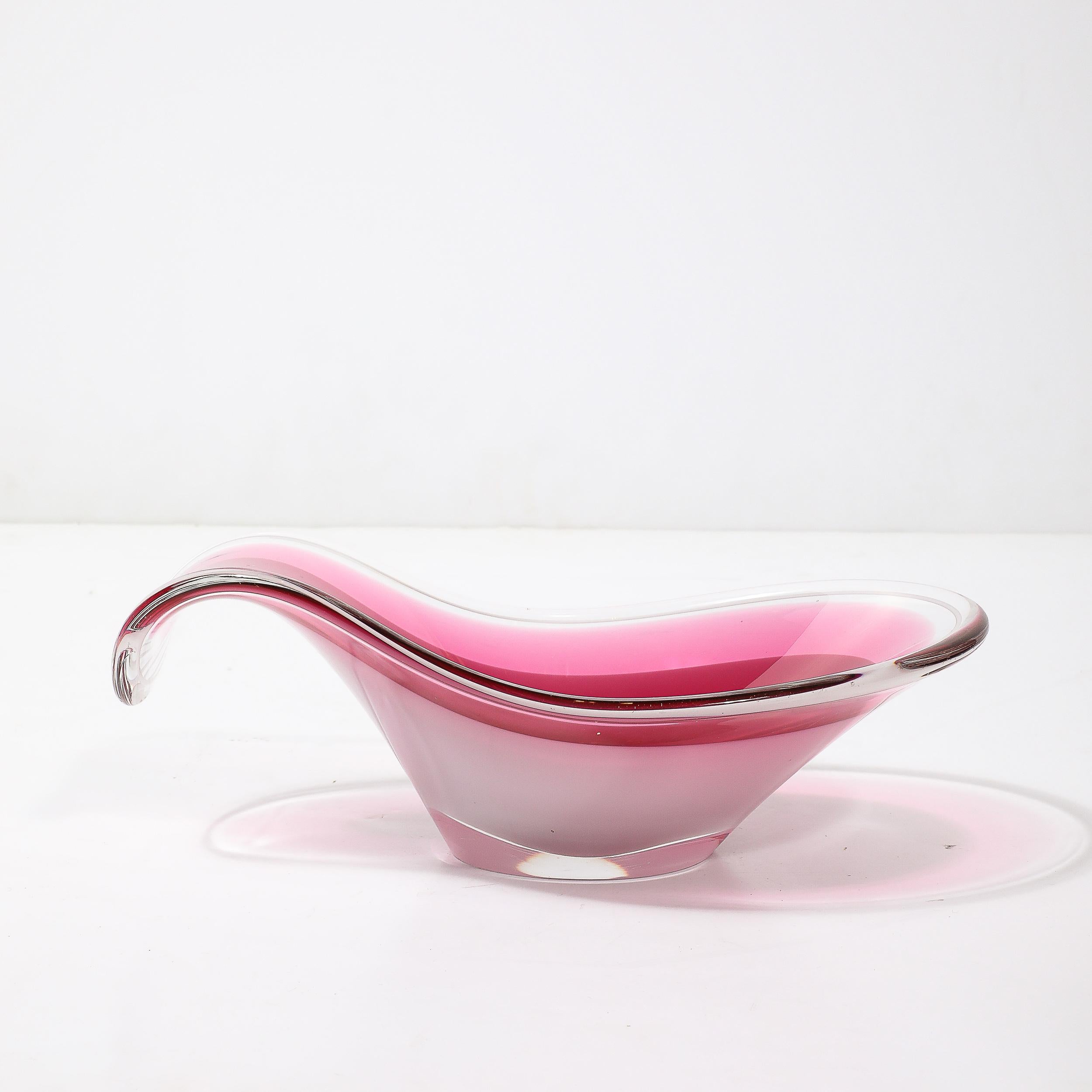 Centro de mesa de Swedish art glass de mediados de siglo Rubí y cuenco blanco de Flygsfors Coquill en venta 1