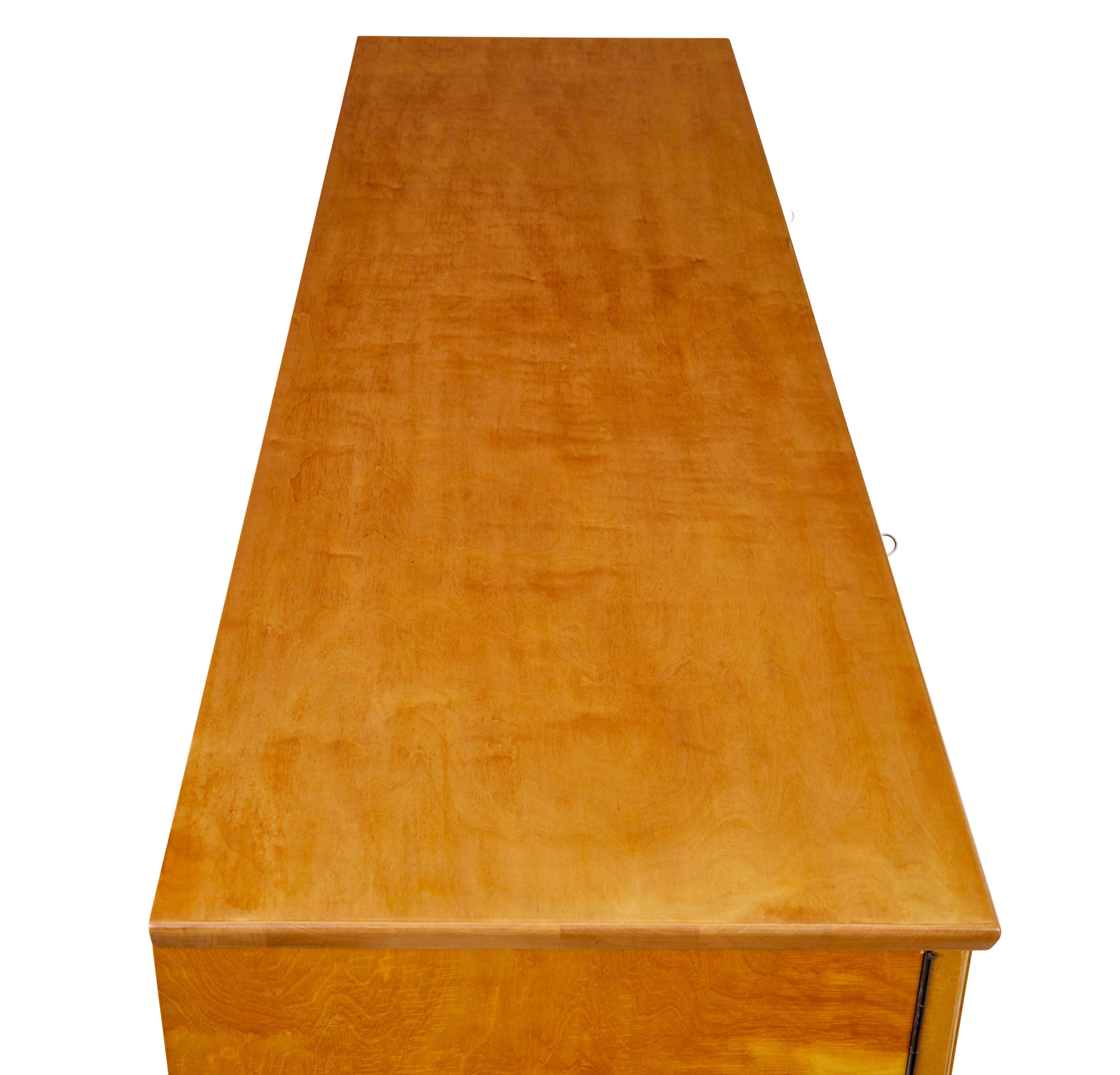 Mid century Swedish birch inlaid sideboard circa 1950.

Good quality Swedish mid century buffet/ sideboard, ideal for use in the living or dining room.

Piece comprises of a double door cupboard which opens to reveal to fixed shelves, single door