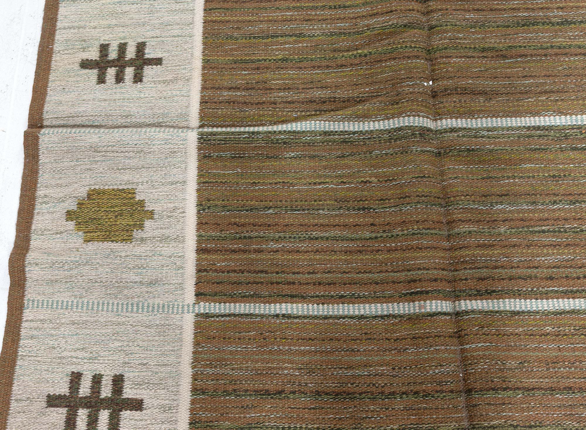 Tapis en laine suédois fait main du milieu du siècle, marron, par AINA Kånge
Taille : 5'2