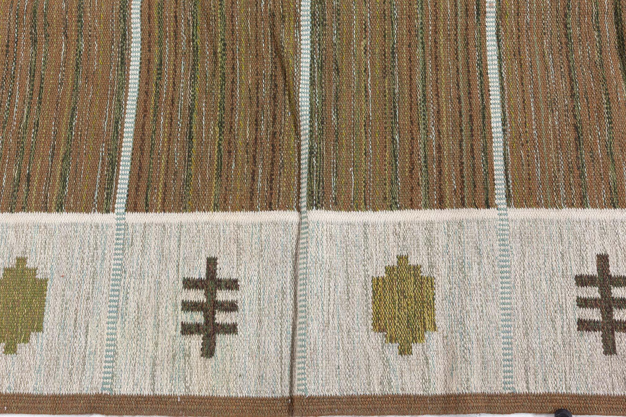 Noué à la main Tapis de laine suédois du milieu du siècle, fait main, de couleur Brown, par Aina Kånge en vente