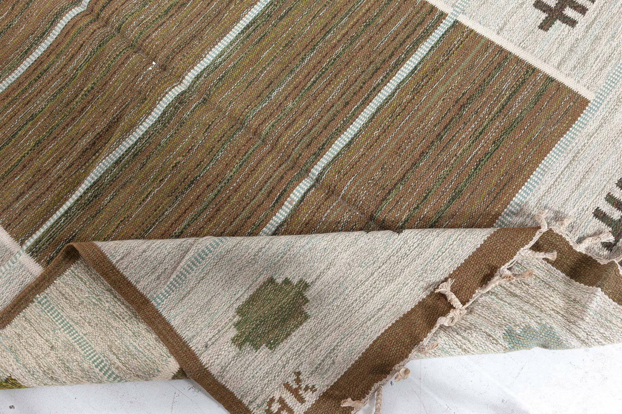 20ième siècle Tapis de laine suédois du milieu du siècle, fait main, de couleur Brown, par Aina Kånge en vente