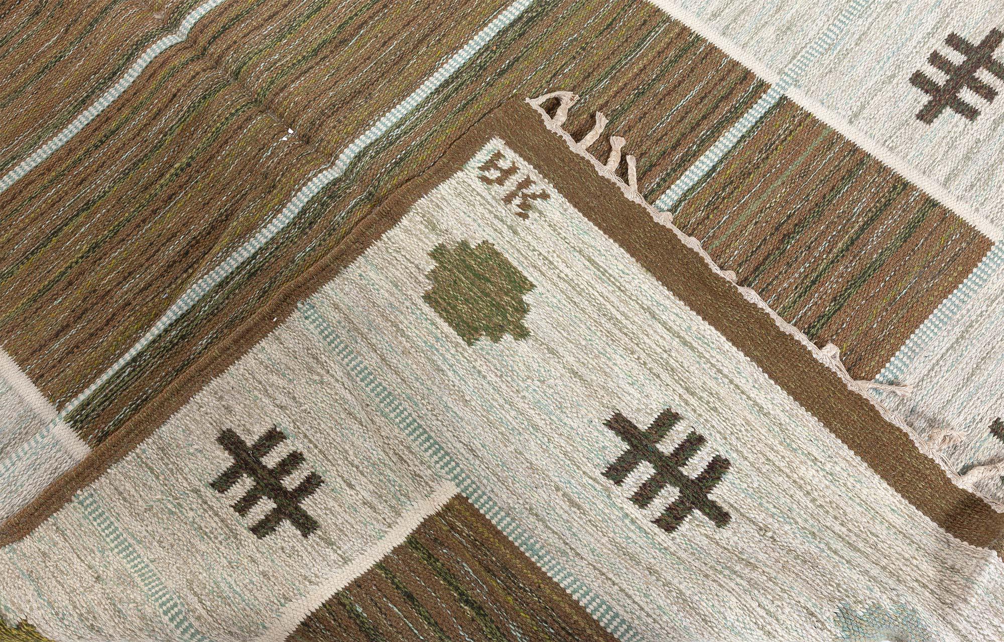 Tapis de laine suédois du milieu du siècle, fait main, de couleur Brown, par Aina Kånge en vente 1