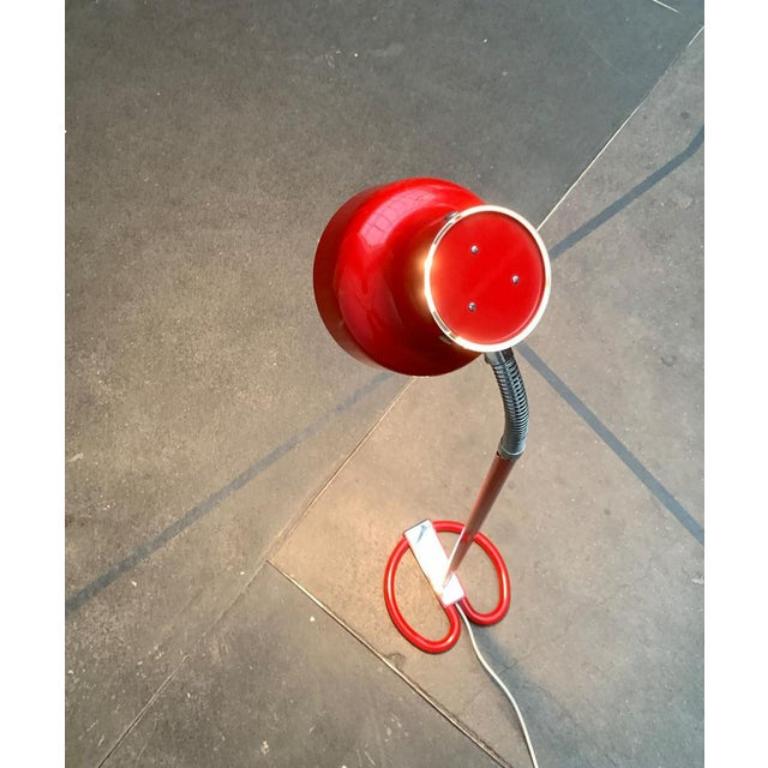 La classica versione di lampade da terra di Atelje Lyktan su disegno di Anders Pehrson degli anni '60.

Un classico senza tempo del design scandinavo. Qui in un colore speciale in un forte marcio. Sono innumerevoli i dettagli che compongono questo