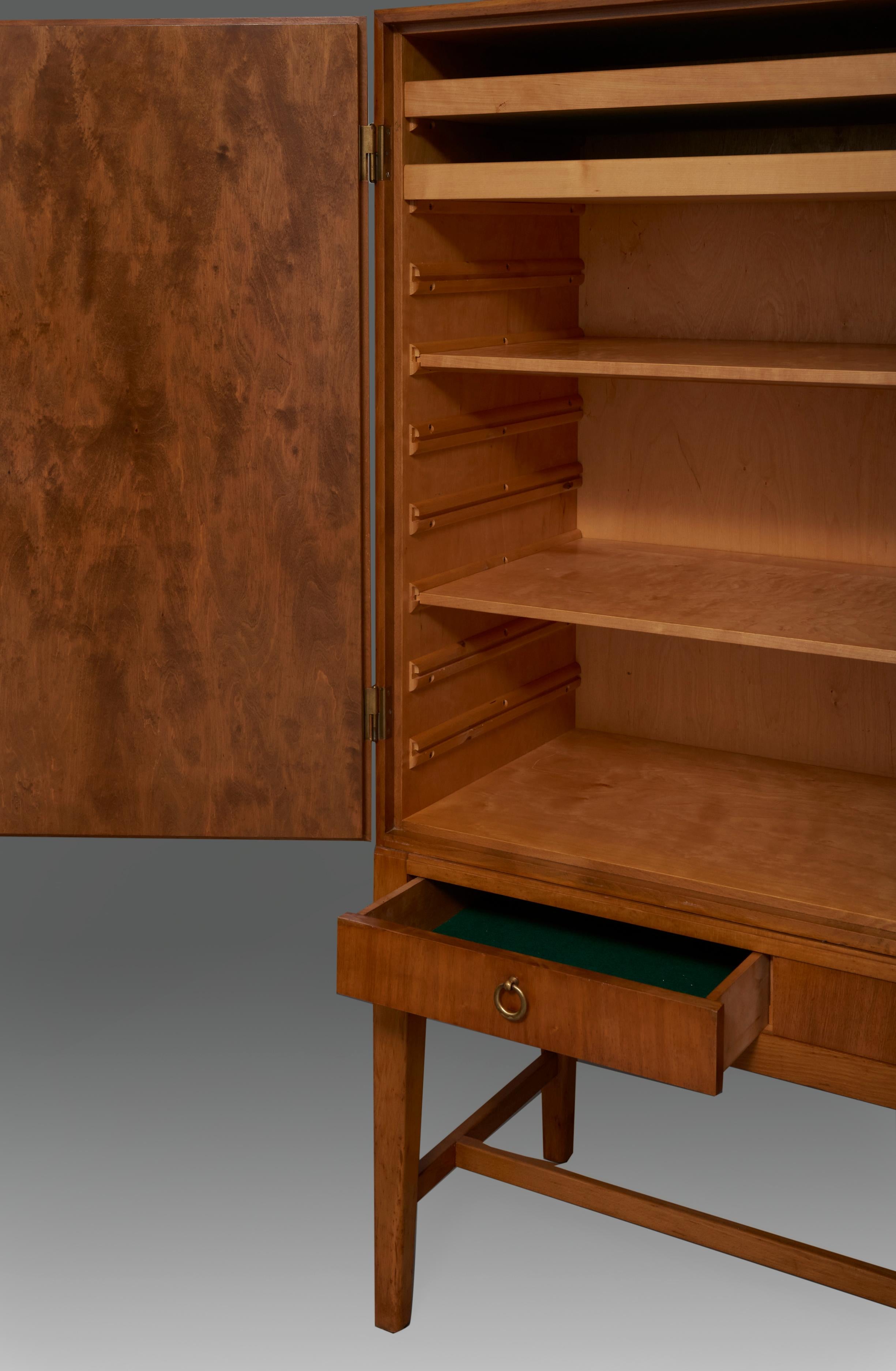 Mid-Century Swedish Cabinet by Holmström & Johansson A.B In Good Condition For Sale In Madrid, ES
