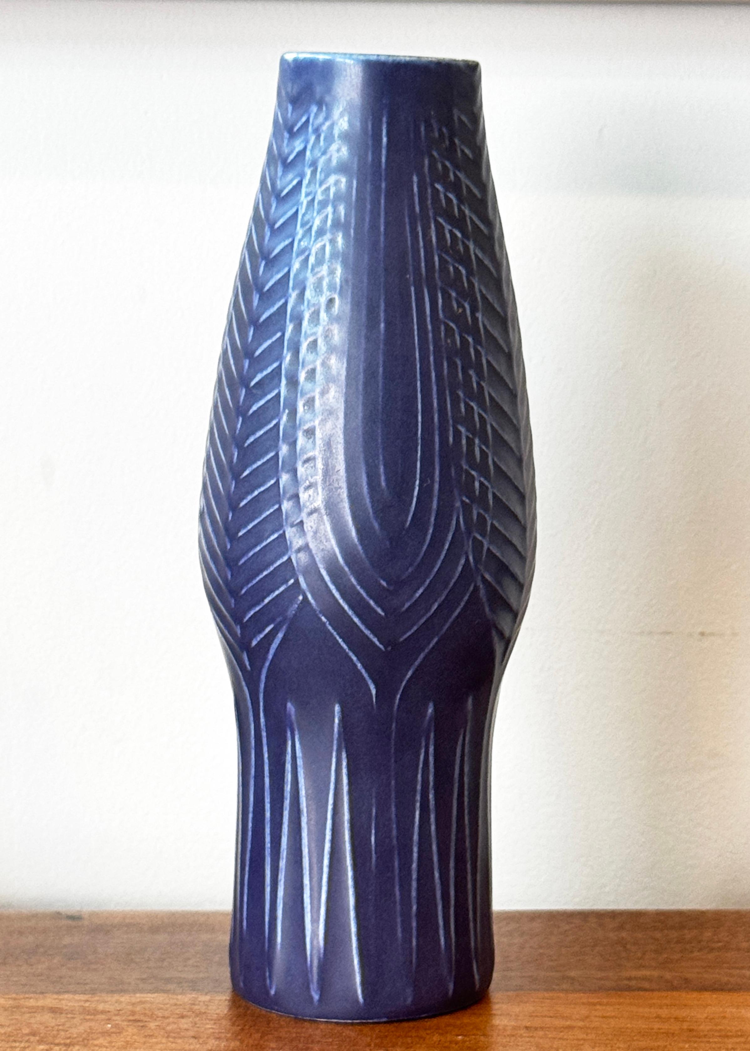 Jarrón de cerámica sueca de mediados de siglo diseñado por Berit Ternell para Gefle Porcelin Sueco en venta