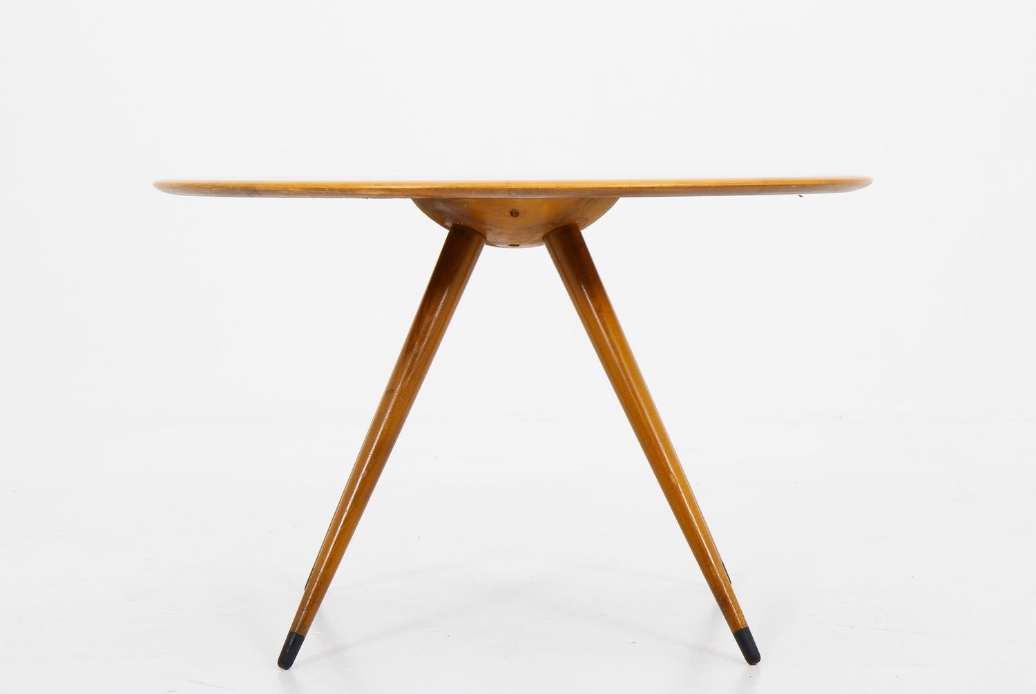 Suédois Table basse suédoise du milieu du siècle avec incrustation de racines d'orme en vente